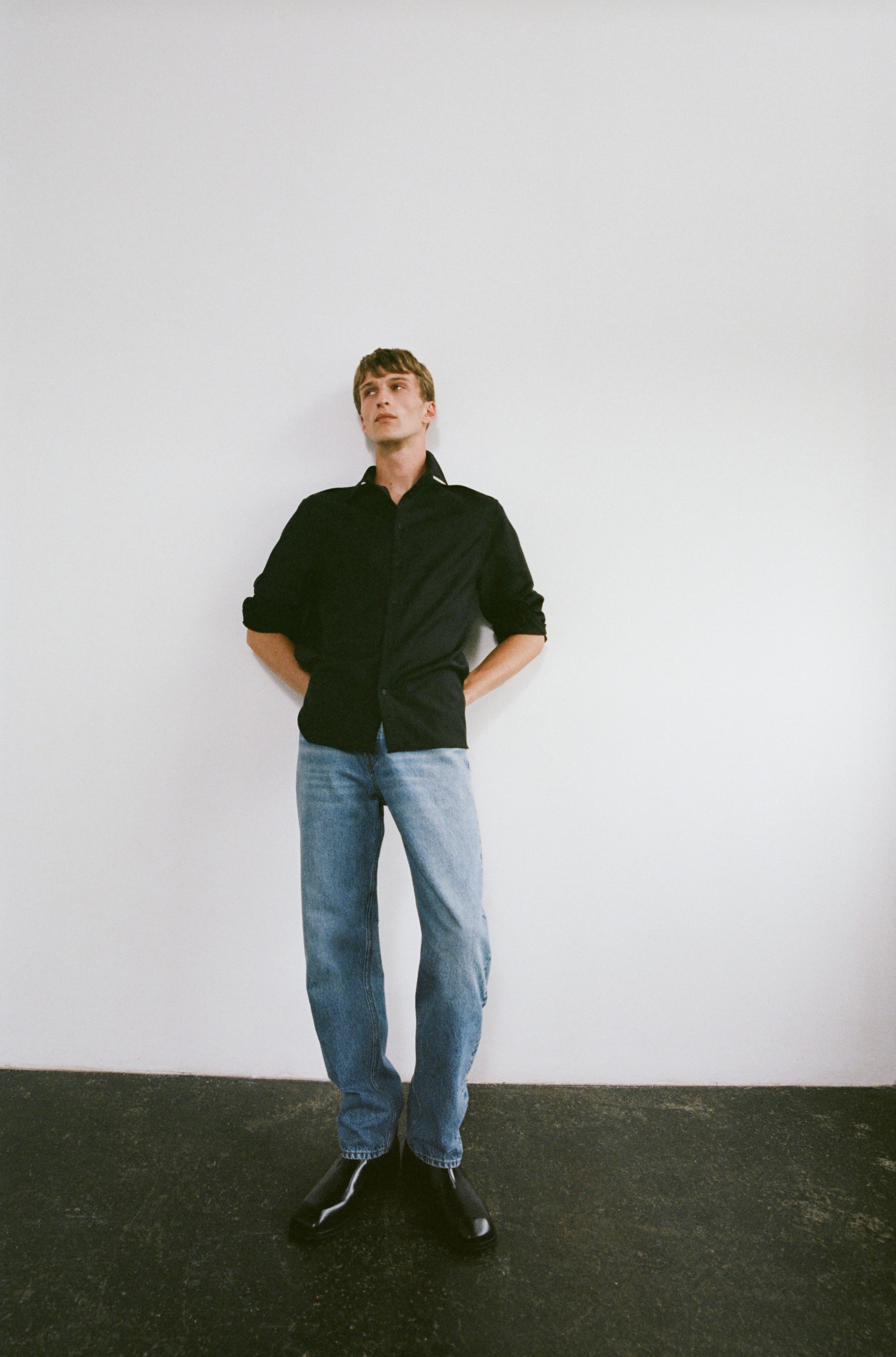 SIGNATURE STRAIGHT-LEG JEANS