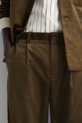 PLEATED RELAXED-FIT TAPERED CORDUROY PANTS — BROWN 2