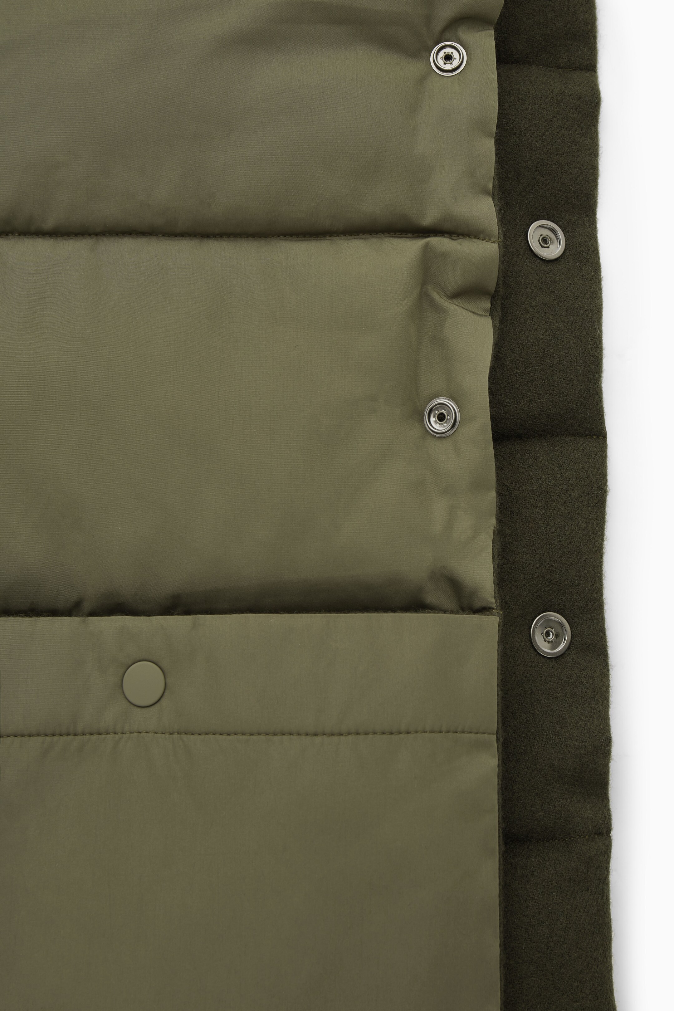 Vis større bilde: CONVERTIBLE PADDED SCARF - KHAKI GREEN - HERRE | H&M NO 2