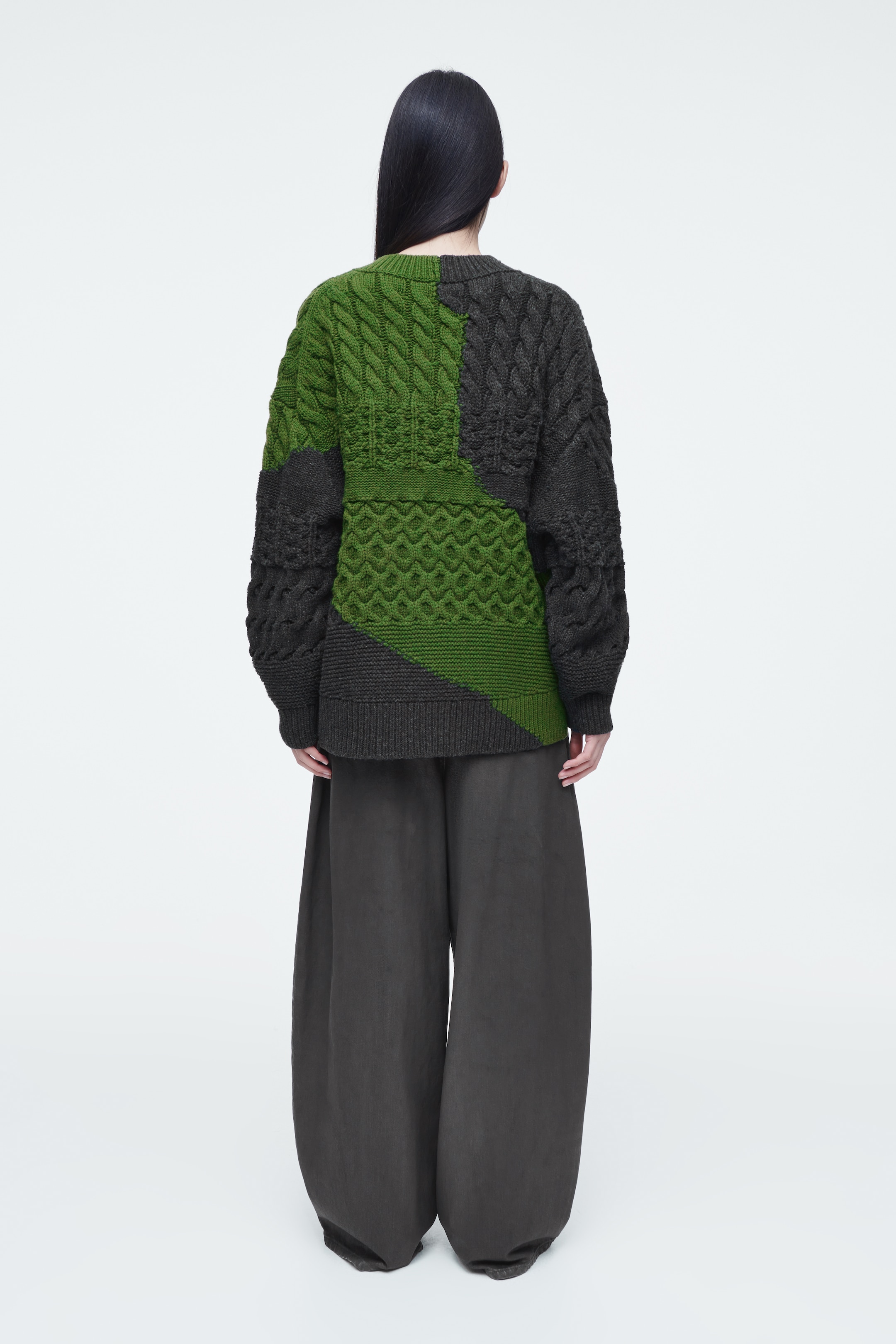 Grotere afbeelding bekijken: Abstract kabelgebreide merinowollen trui - CHARCOAL / GREEN - DAMES | H&M BE 4