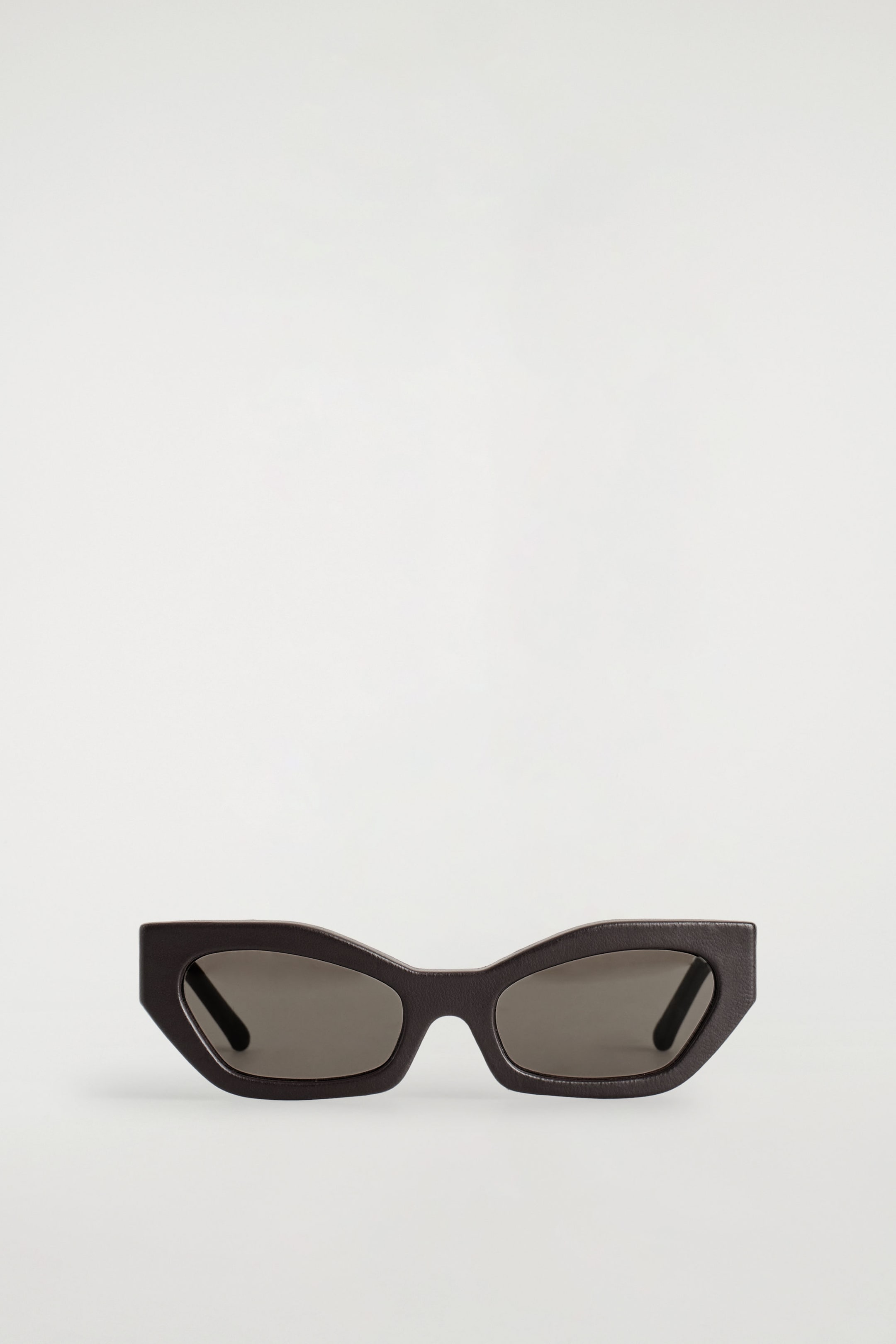 LEATHER CAT-EYE SUNGLASSES
