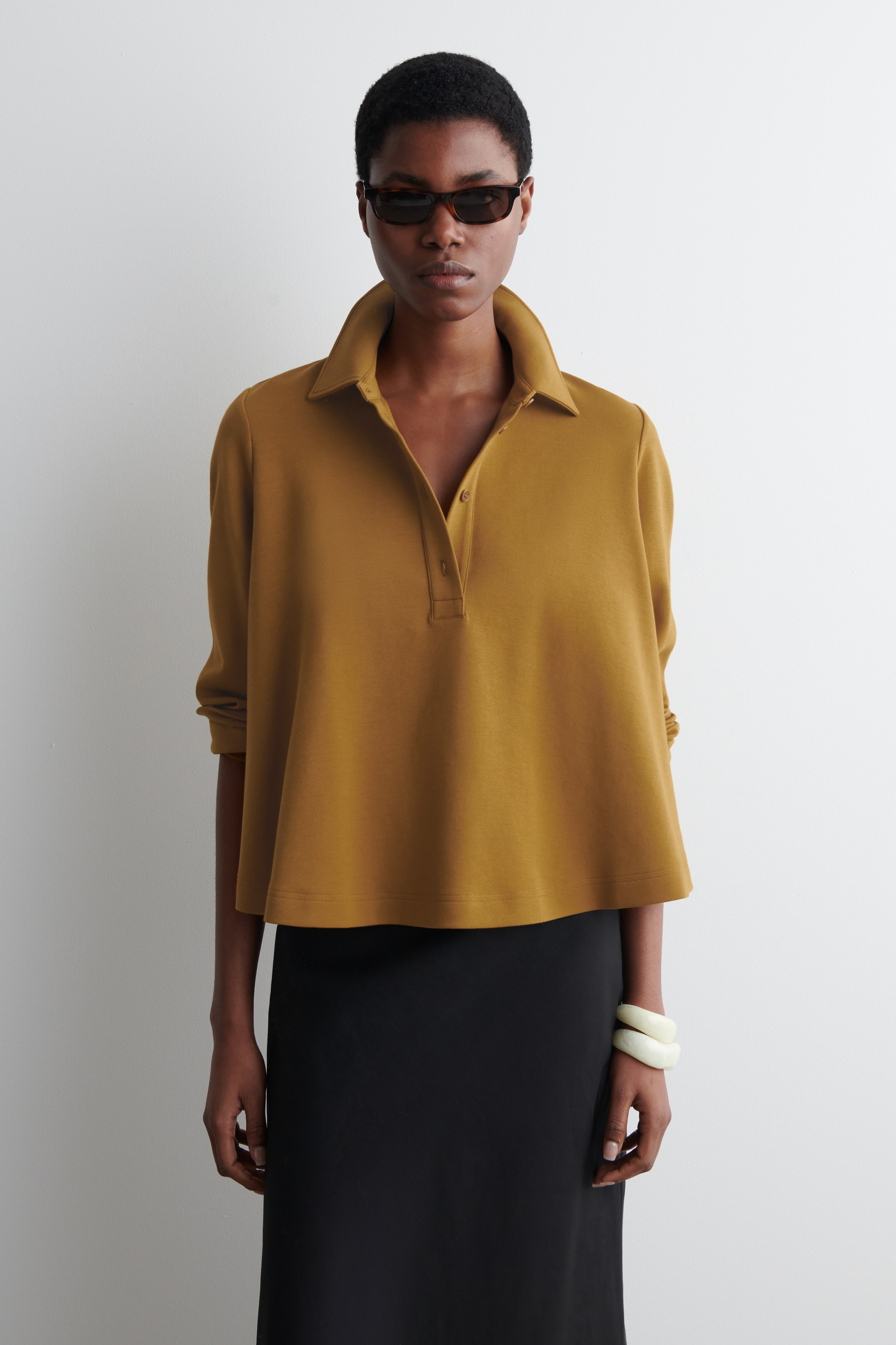 Ver imagen más grande: POLO ACAMPANADO EN PUNTO DE ALGODÓN - MARRÓN - MUJER | H&M ES 1