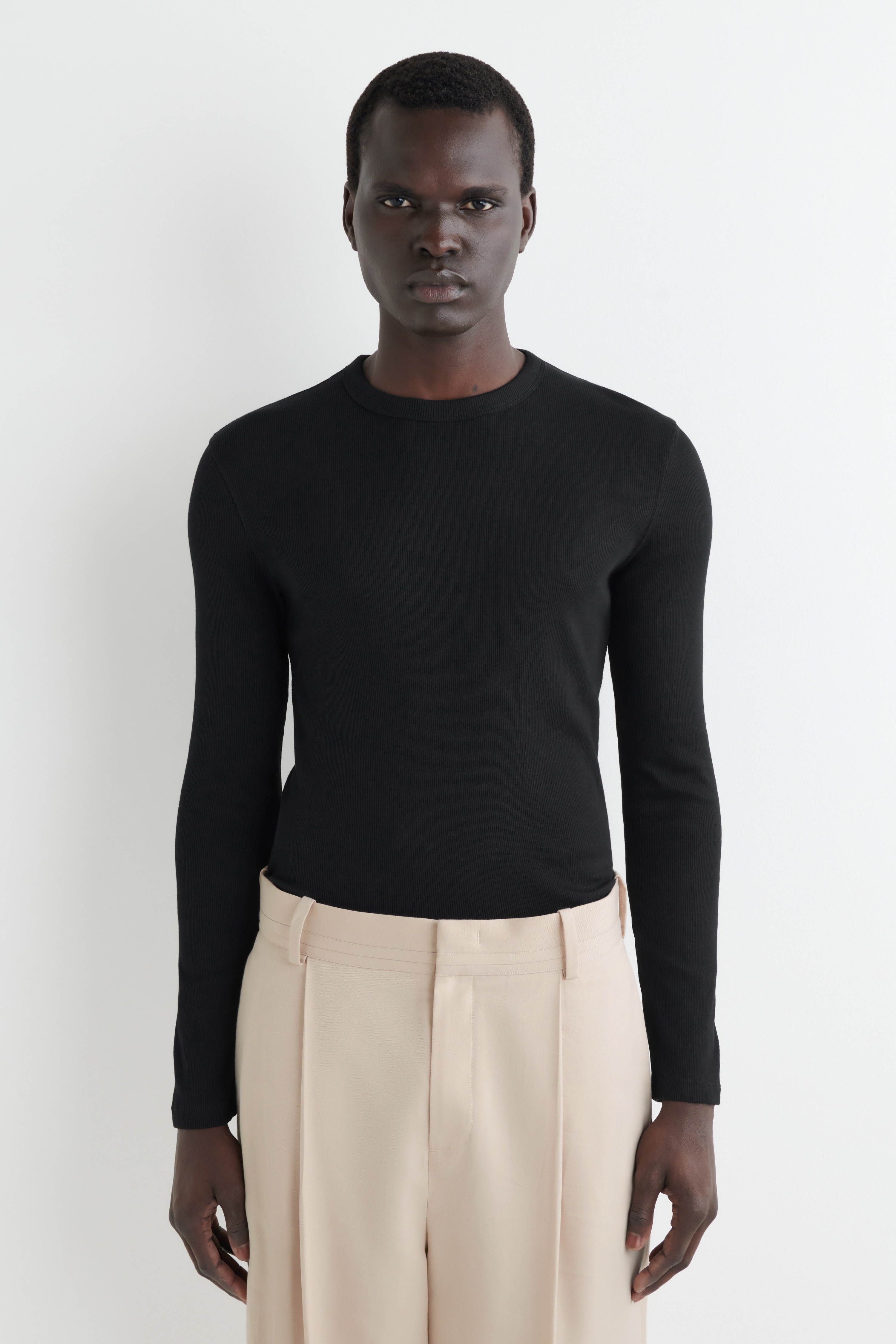 T-SHIRT SLIM A MANICHE LUNGHE IN COTONE A COSTE - NERO/BIANCO