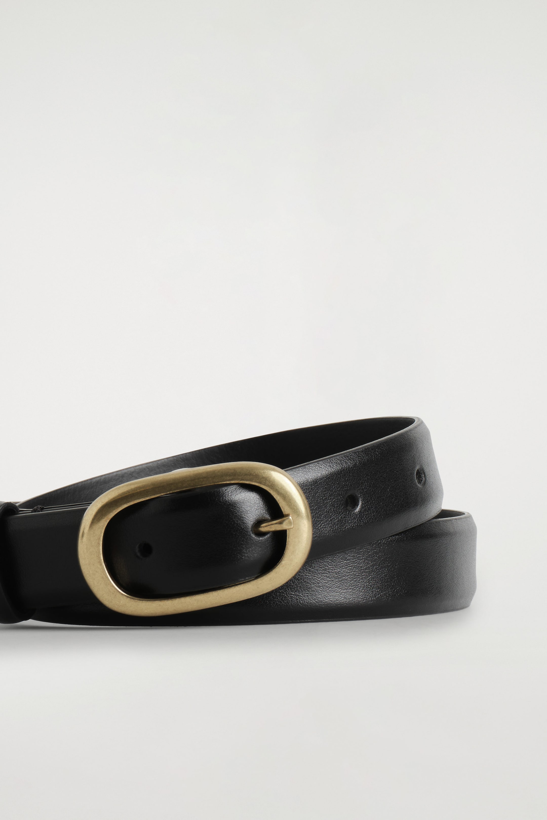 OVAL-BUCKLE LEATHER BELT