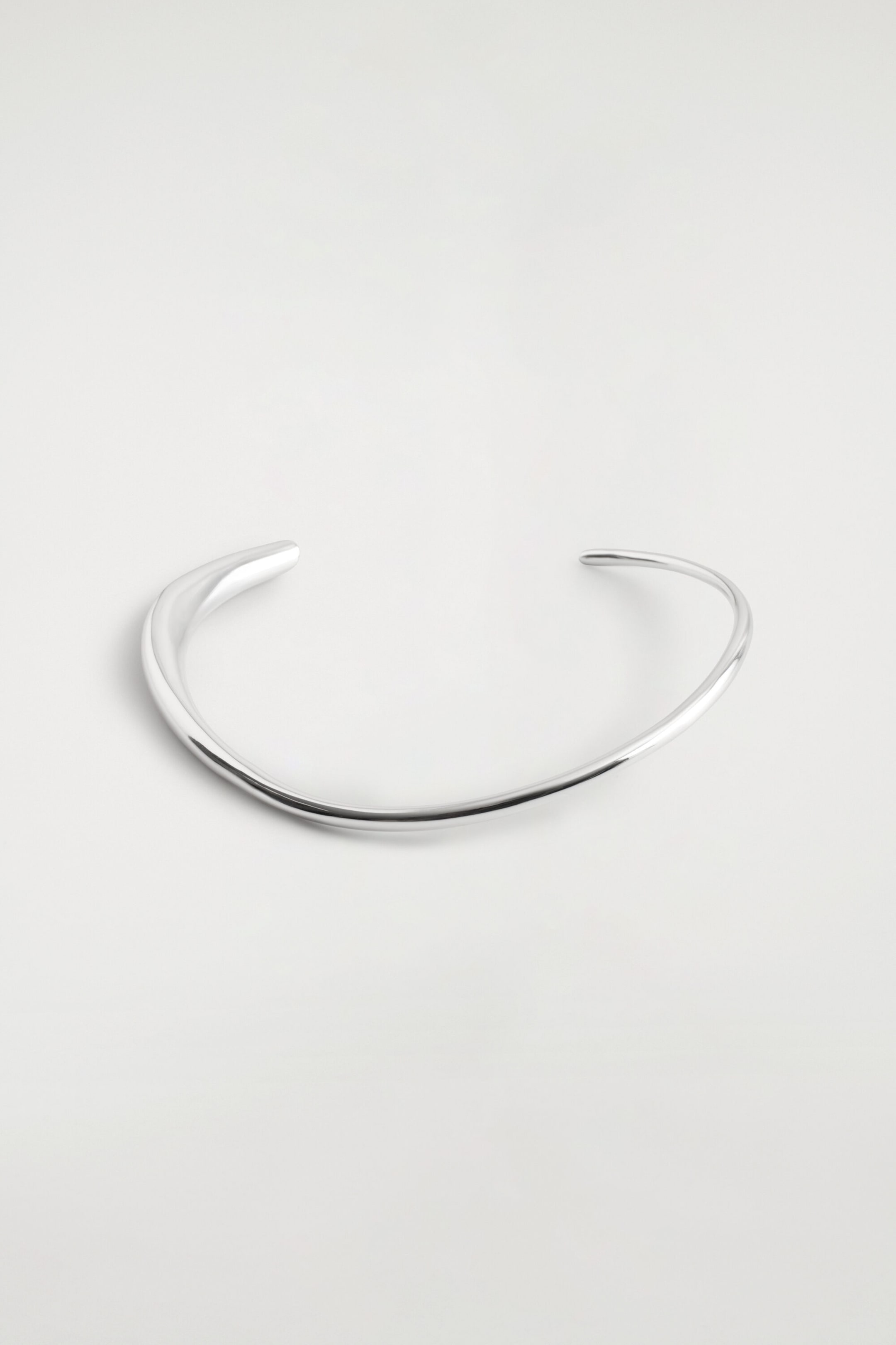 SCULPTURAL CUFF NECKLACE