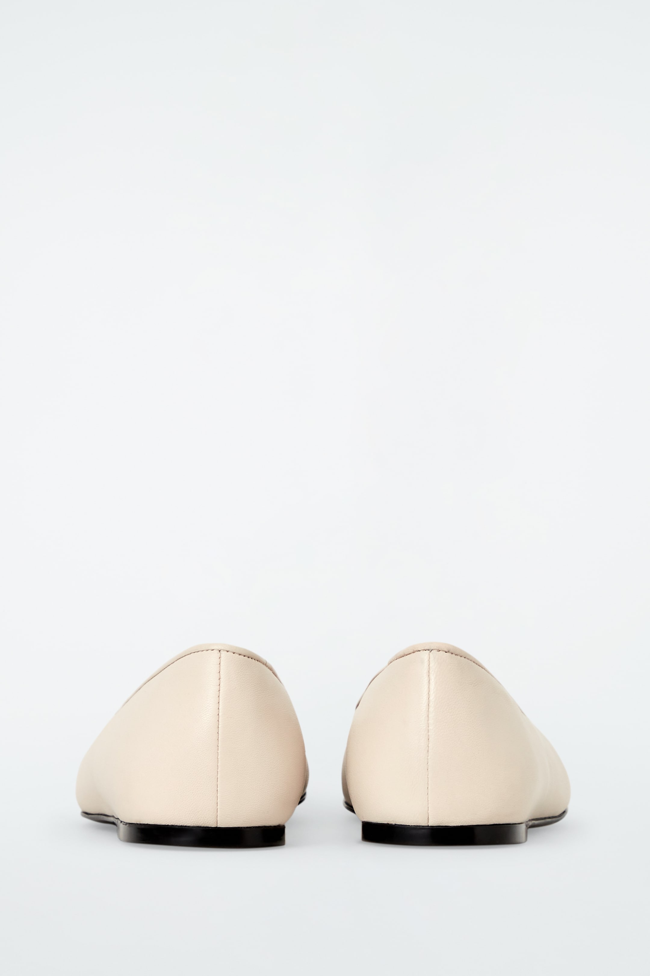 Visa större bild: BALLERINASKOR I LÄDER - ECRU - DAM | H&M SE 5