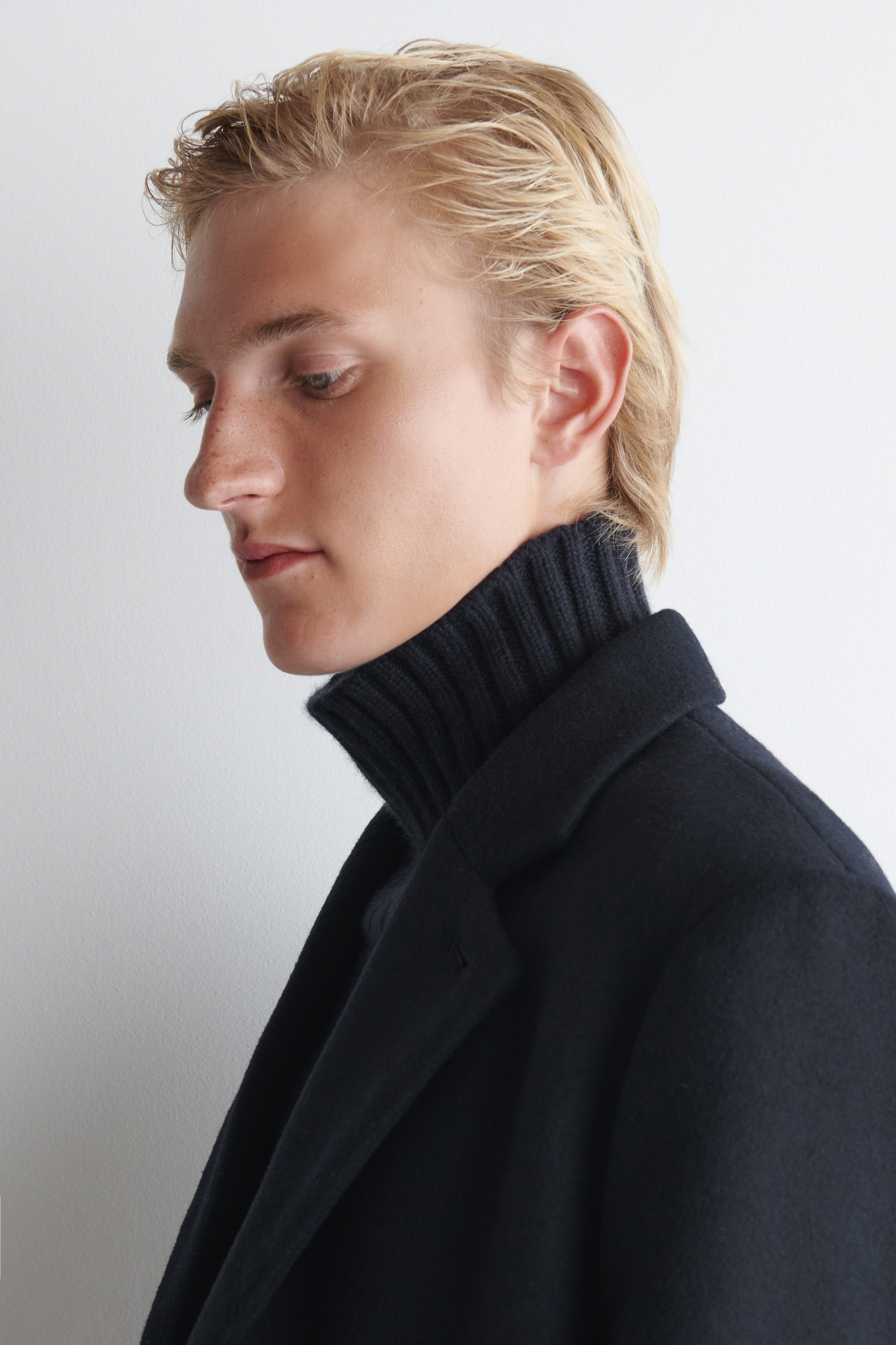 CHUNKY CASHMERE MOCK-NECK SWEATER - NAVY | COS US