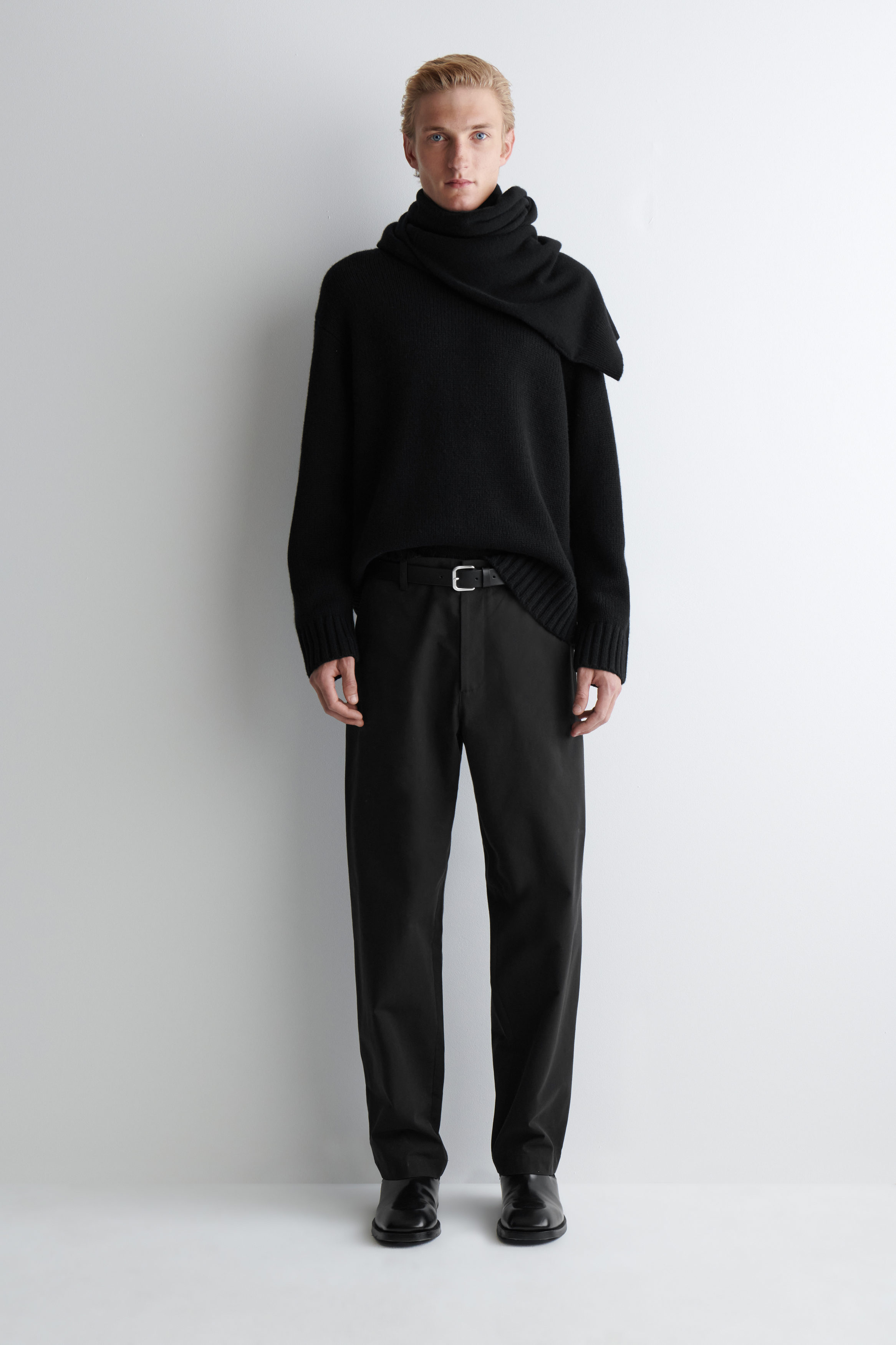 送料関税込み☆COS ストレートパンツ COTTON STRAIGHT-LEG CHINOS - BLACK | COS