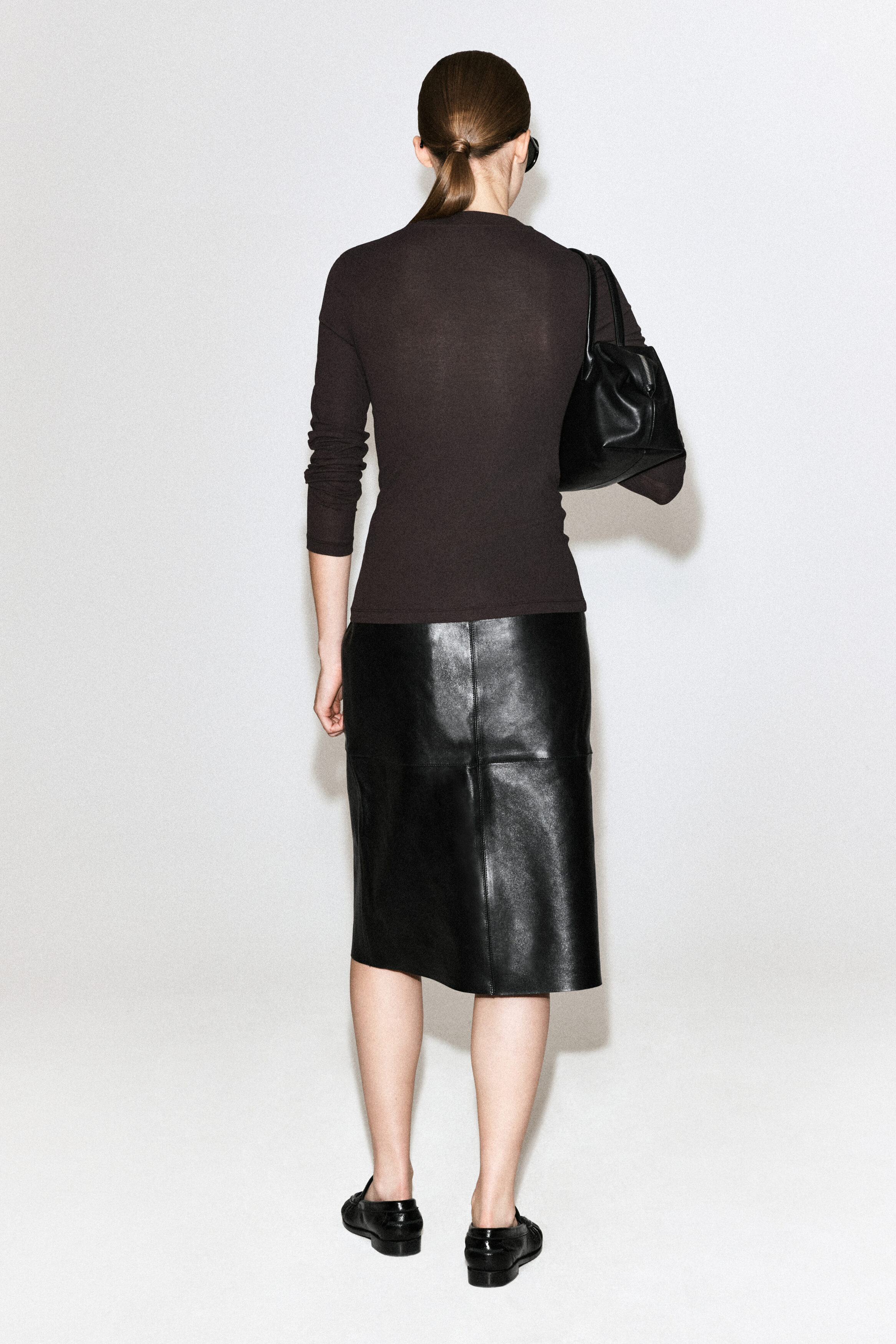 CREPE-JERSEY LONG-SLEEVED T-SHIRT - BROWN | COS US