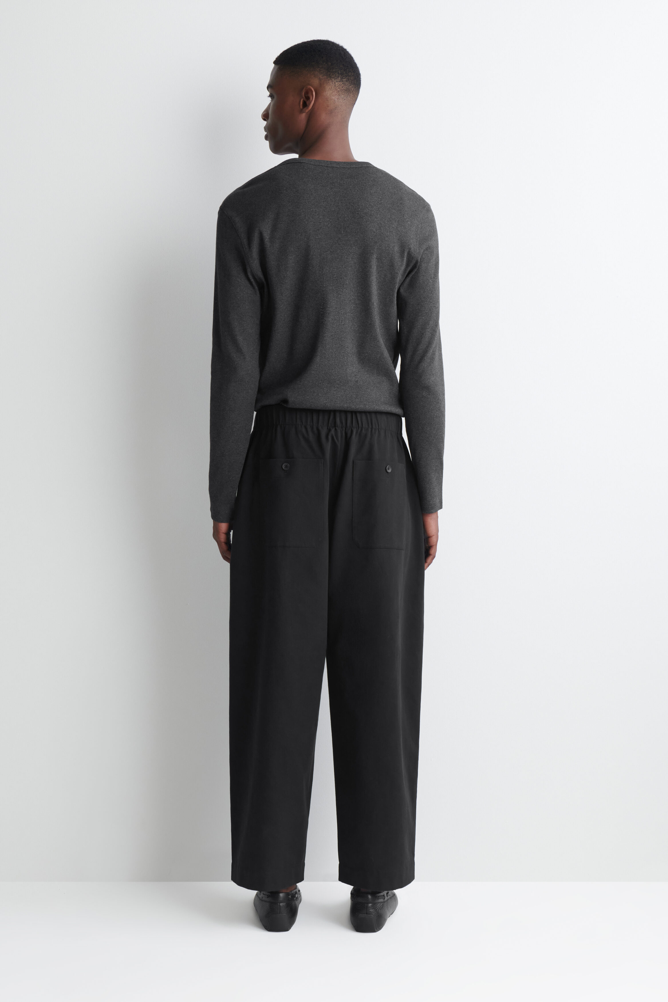 PLEATED RELAXED-FIT BARREL-LEG PANTS - thumbnail 4