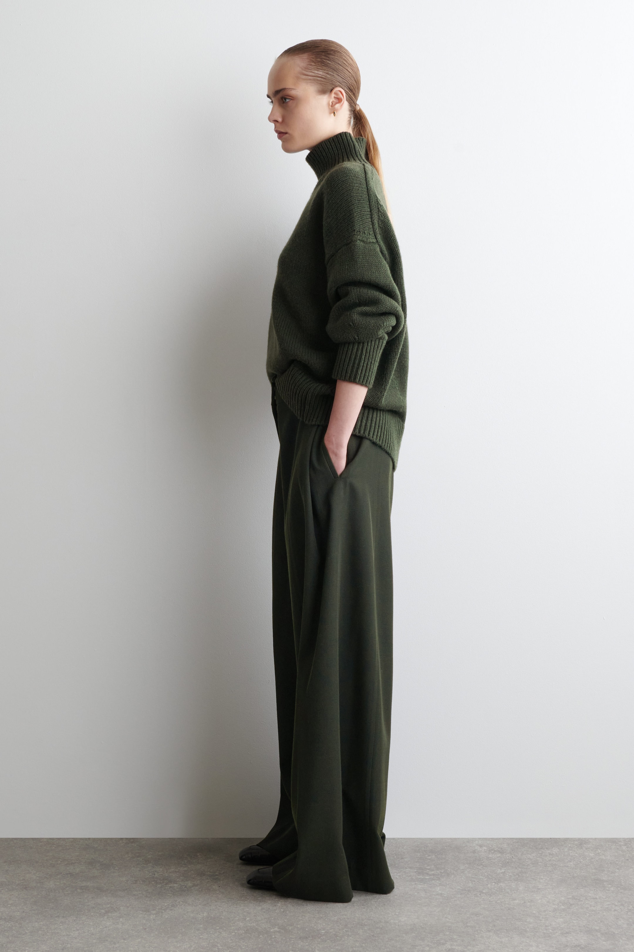CHUNKY FUNNEL-NECK WOOL SWEATER