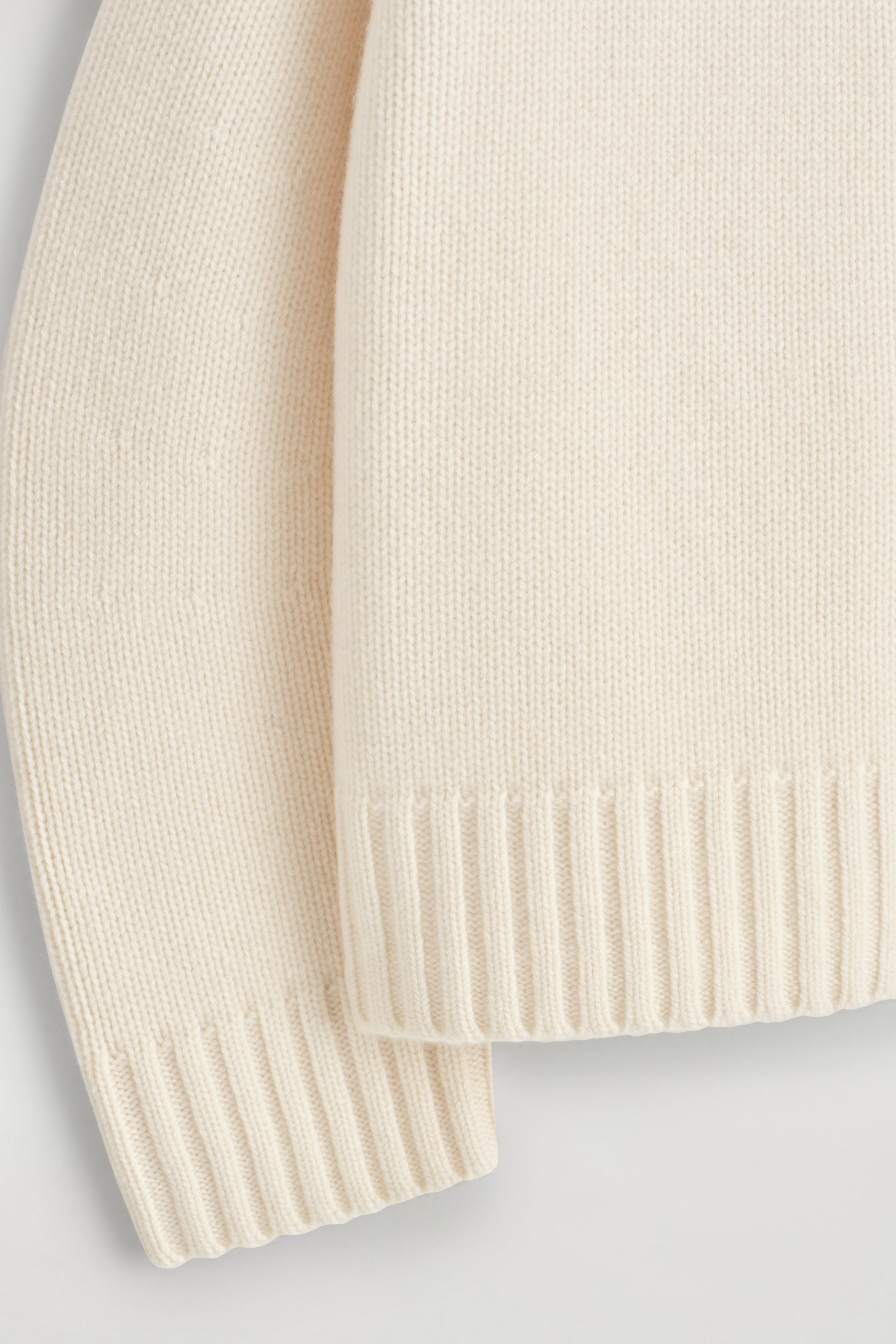 CHUNKY CASHMERE FUNNEL-NECK SWEATER