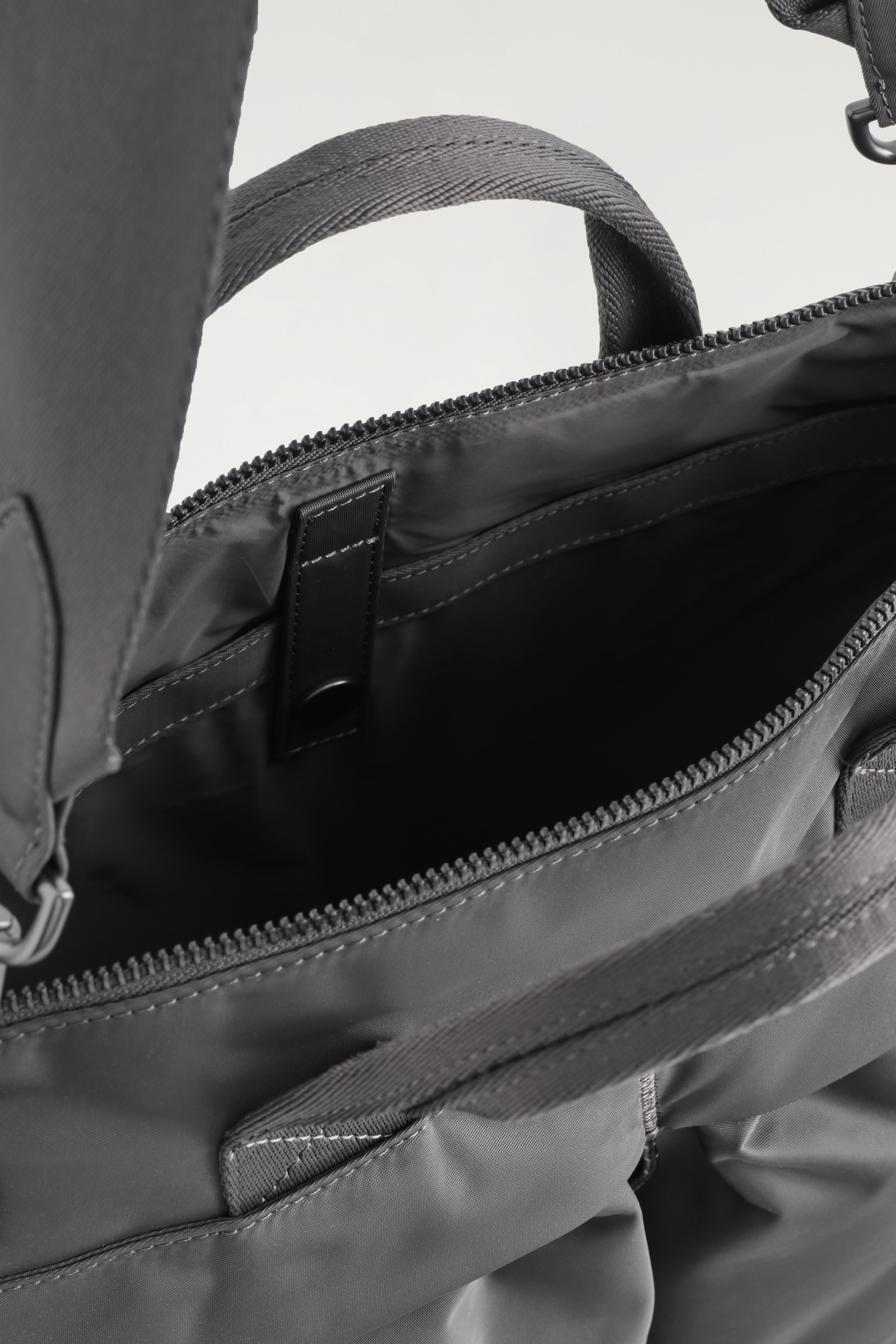 BOLSO MENSAJERO TRANSIT - NAILON - GRIS/NEGRO - 3