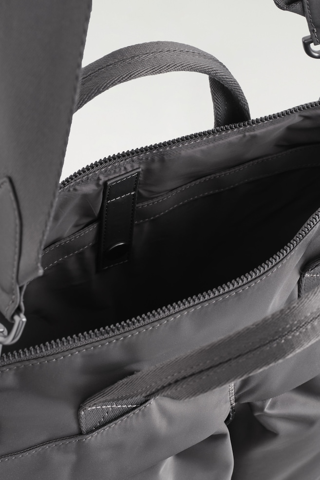 TRANSIT MESSENGER BAG - NYLON — GREY