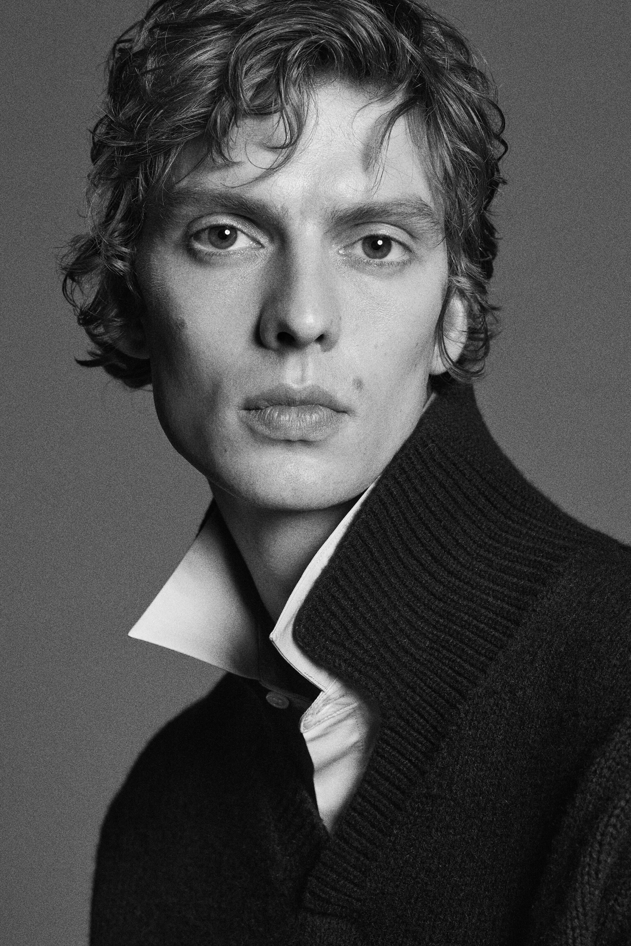 The chunky cashmere polo sweater is shown in a close-up front view, featuring a wide, ribbed collar layered over a white collared shirt. The chunky cashmere polo sweater is shown in a close-up front view, featuring a wide, ribbed collar layered over a white collared shirt.