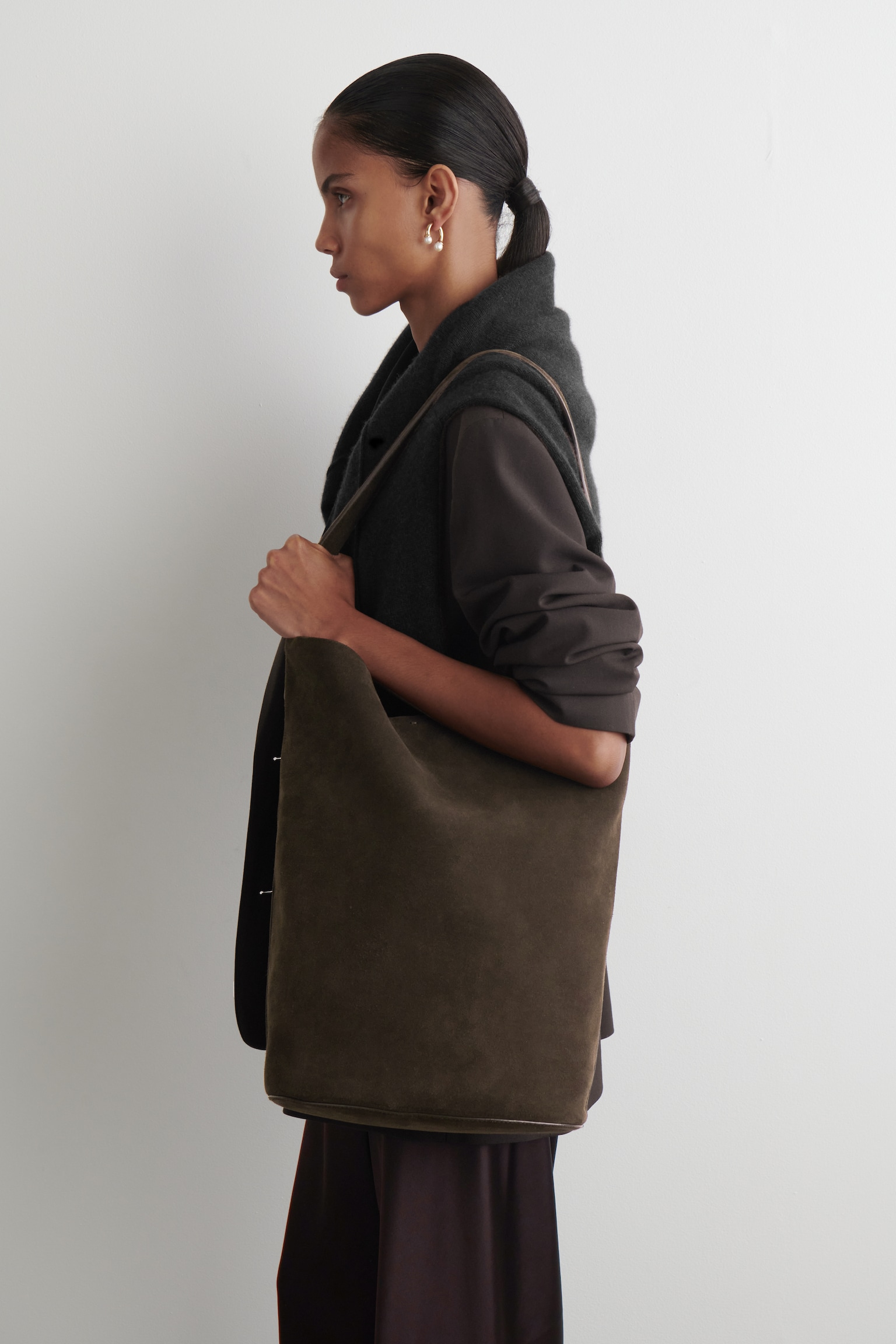 PARADIGM TOTE BAG - SUEDE - DARK BROWN