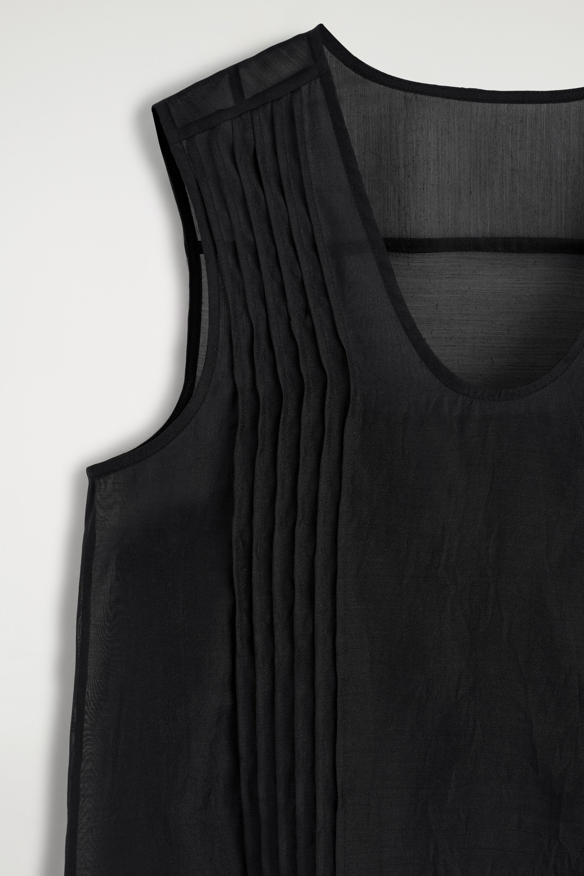 how to apply boob tape for backless dress Pearson Short Sleeve Knit Midi Dress / Chocolate | MESHKI main image 0