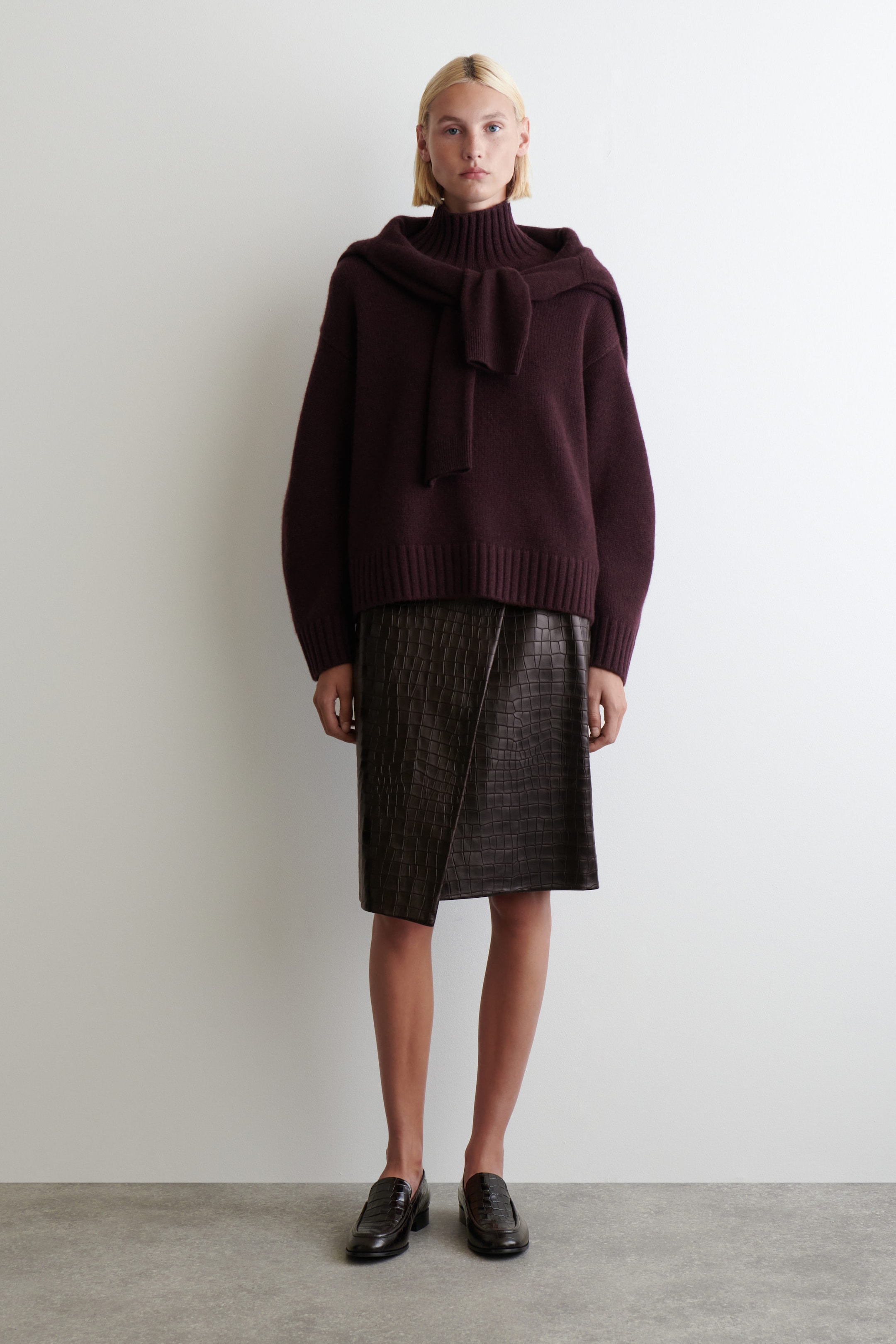 CASHMERE HIGH-NECK SWEATER