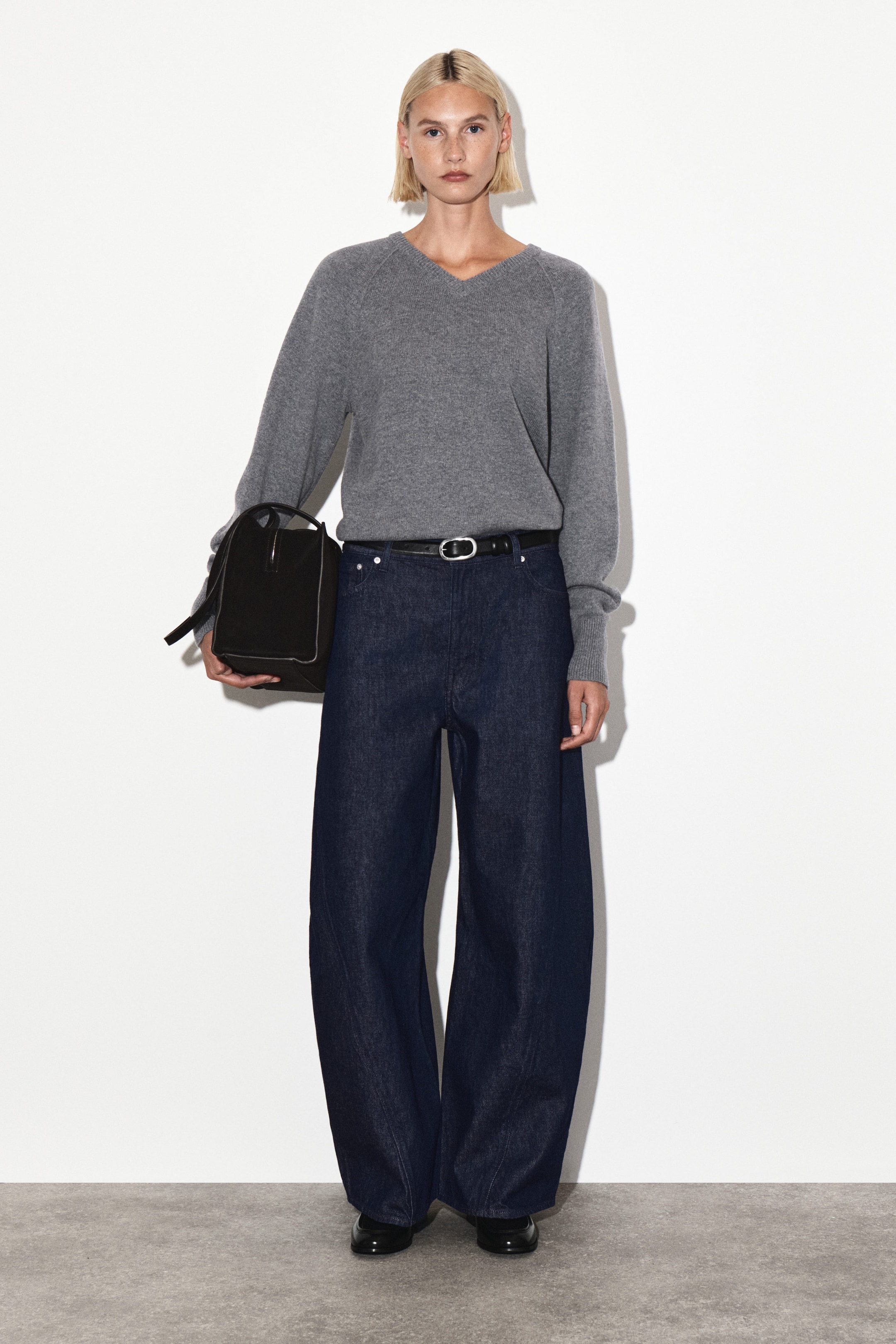 TWIST BARREL-LEG JEANS