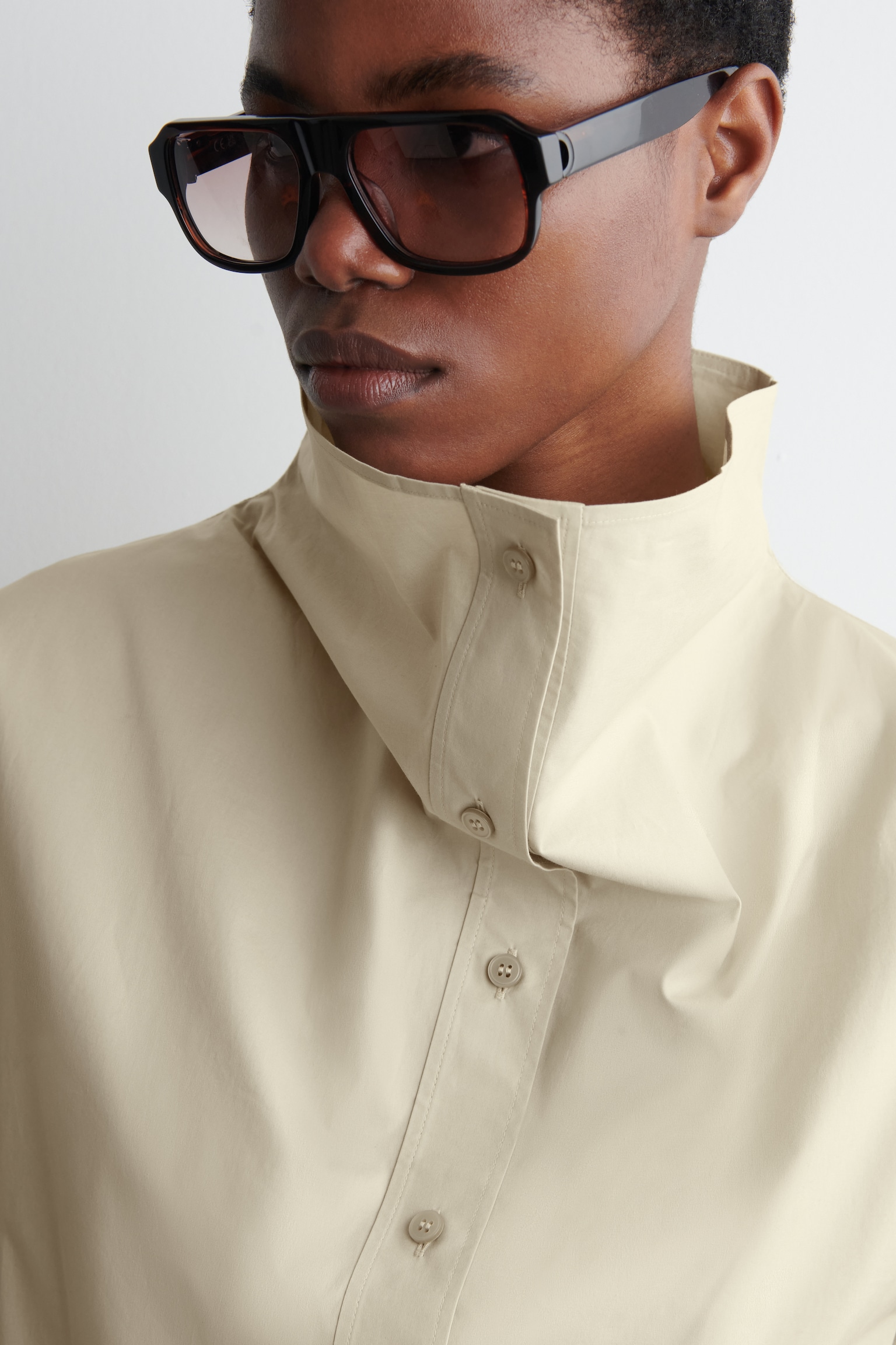 CAMISA CUELLO DE EMBUDO RELAXED FIT - CAQUI - 7