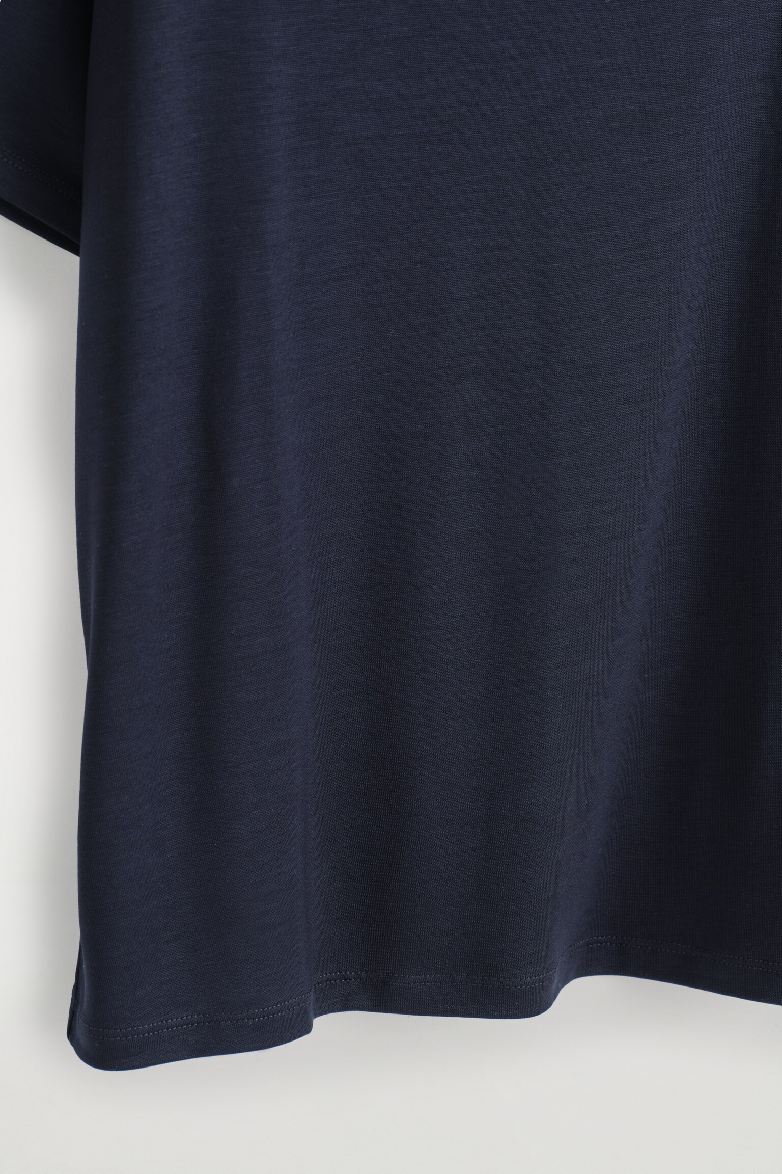 CAMISETA RELAXED FIT CON CUELLO REDONDO - AZUL MARINO/BEIGE CLARO - 4