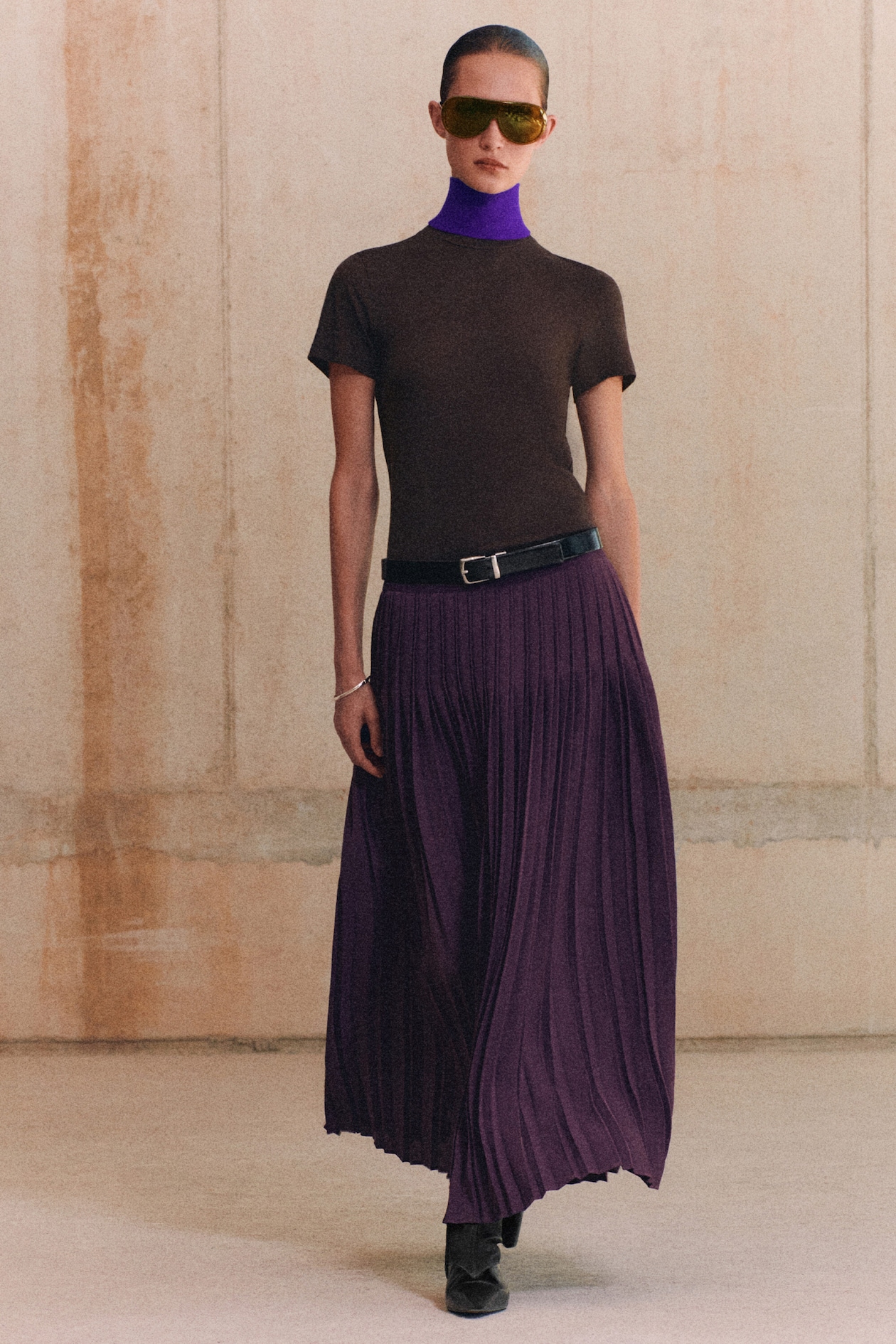 PLEATED CREPE MIDI SKIRT — PLUM