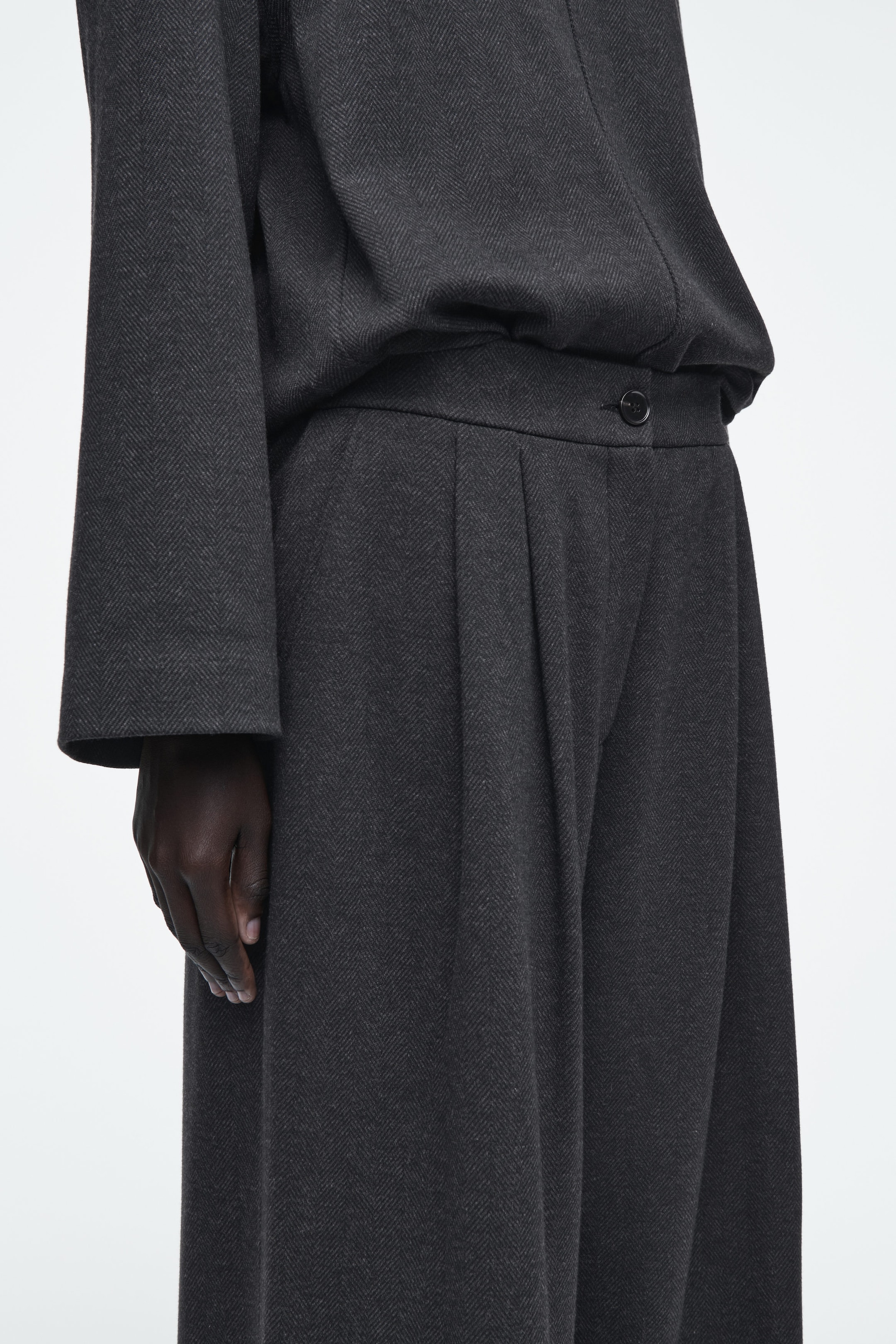 PLEATED WIDE-LEG HERRINGBONE PANTS