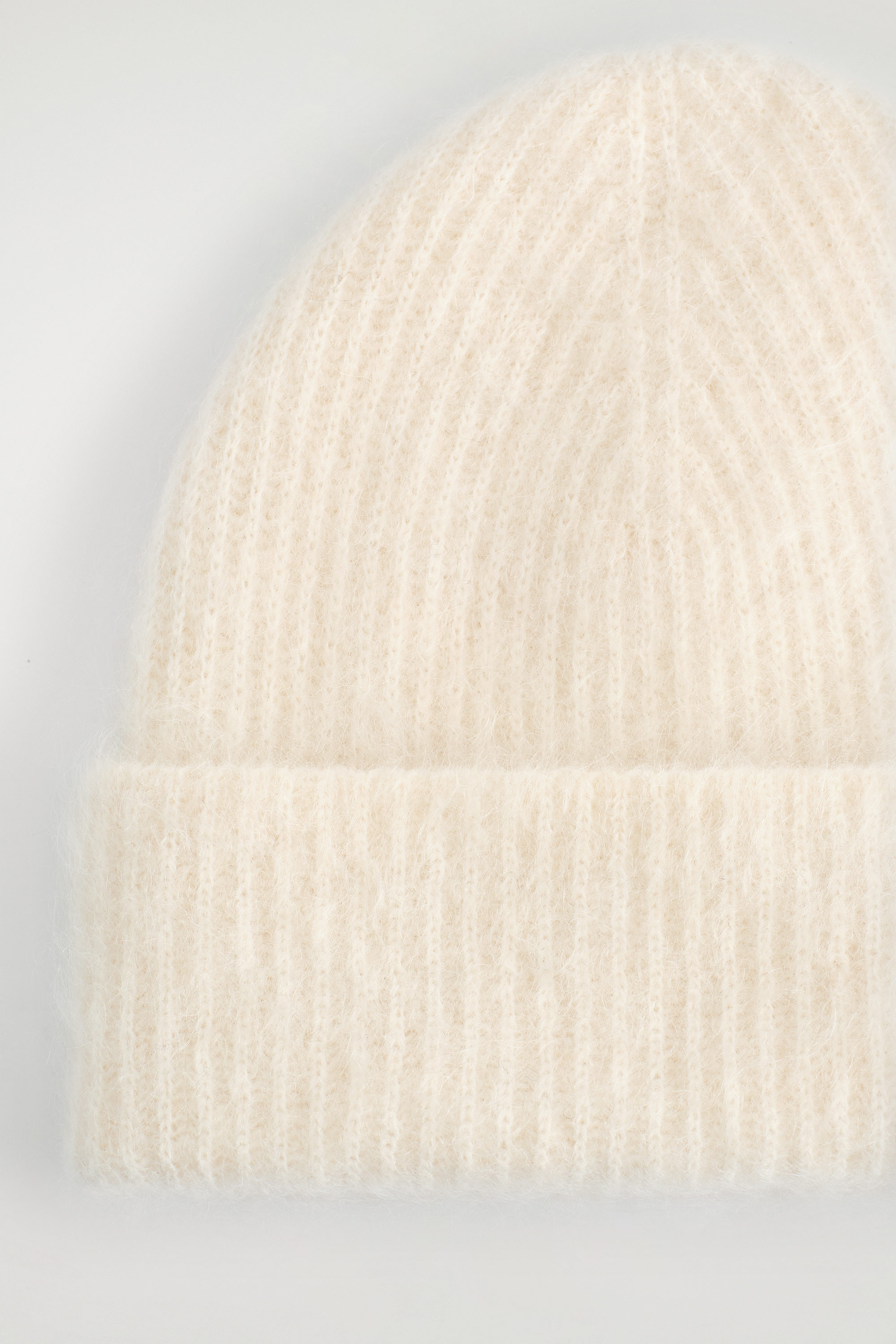 RIBBED MOHAIR BEANIE - CREAM | COS