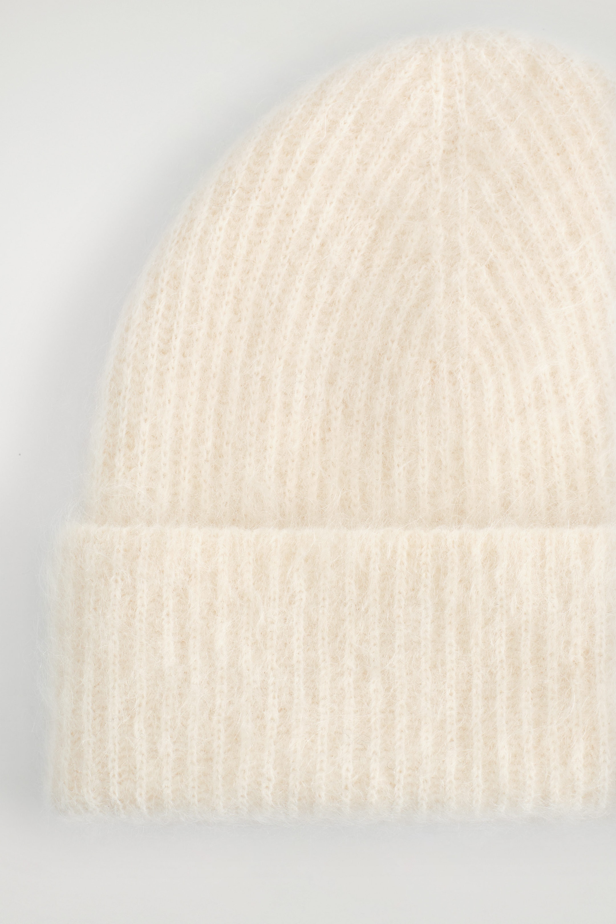 RIBBED MOHAIR BEANIE