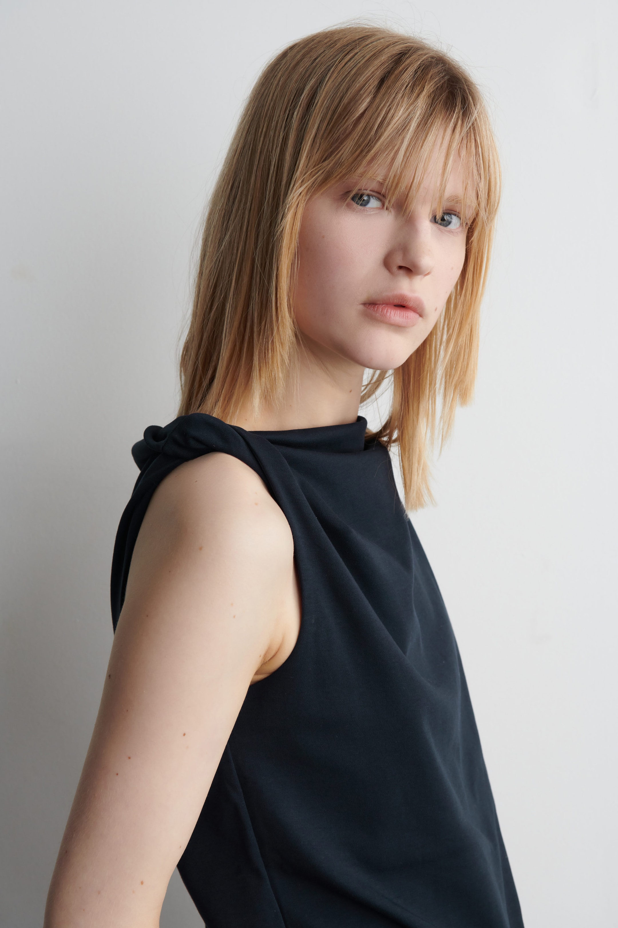 TWIST-DETAIL COTTON TOP