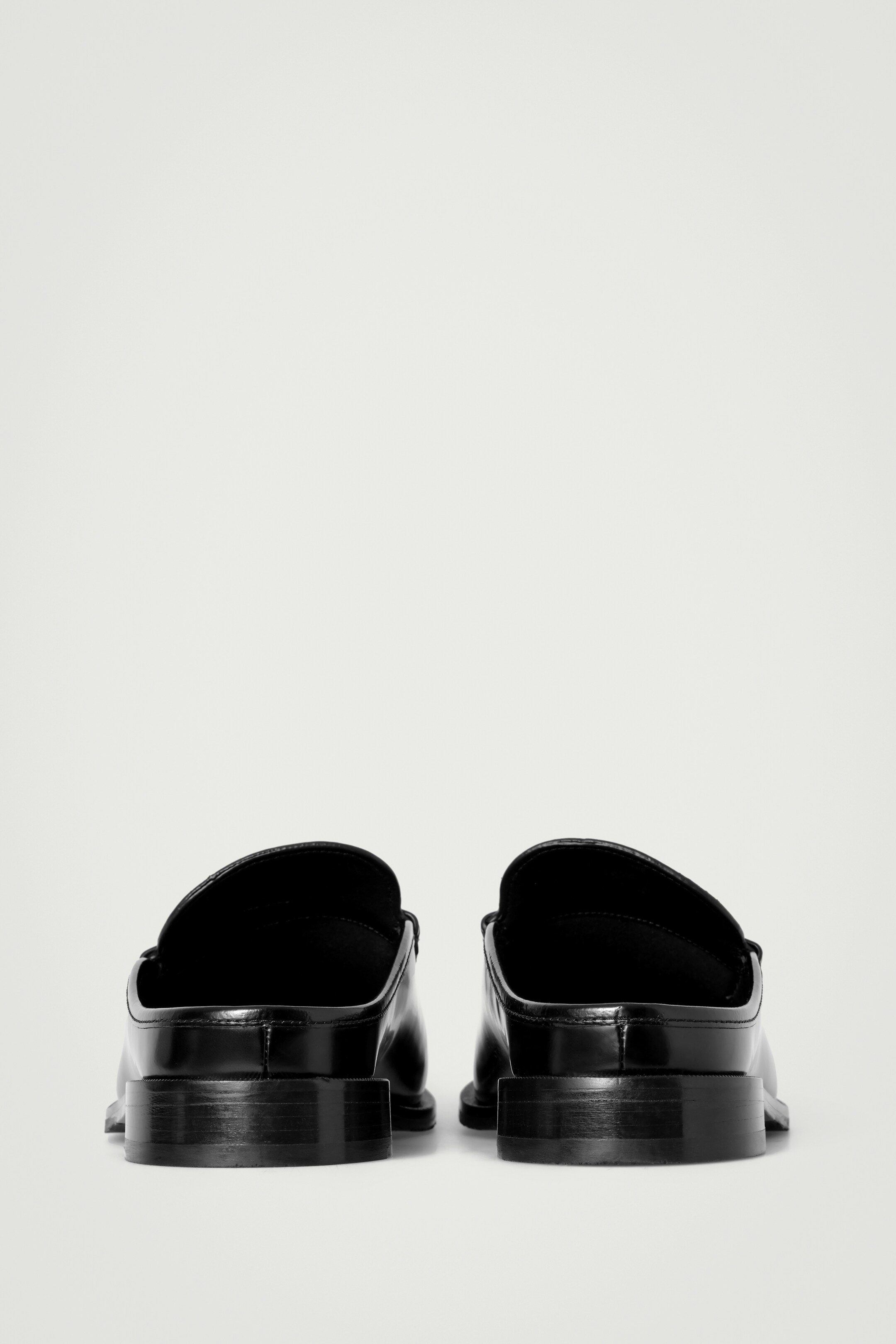 Grösseres Bild ansehen: SABOTS AUS LEDER - SCHWARZ - HERREN | H&M CH 6