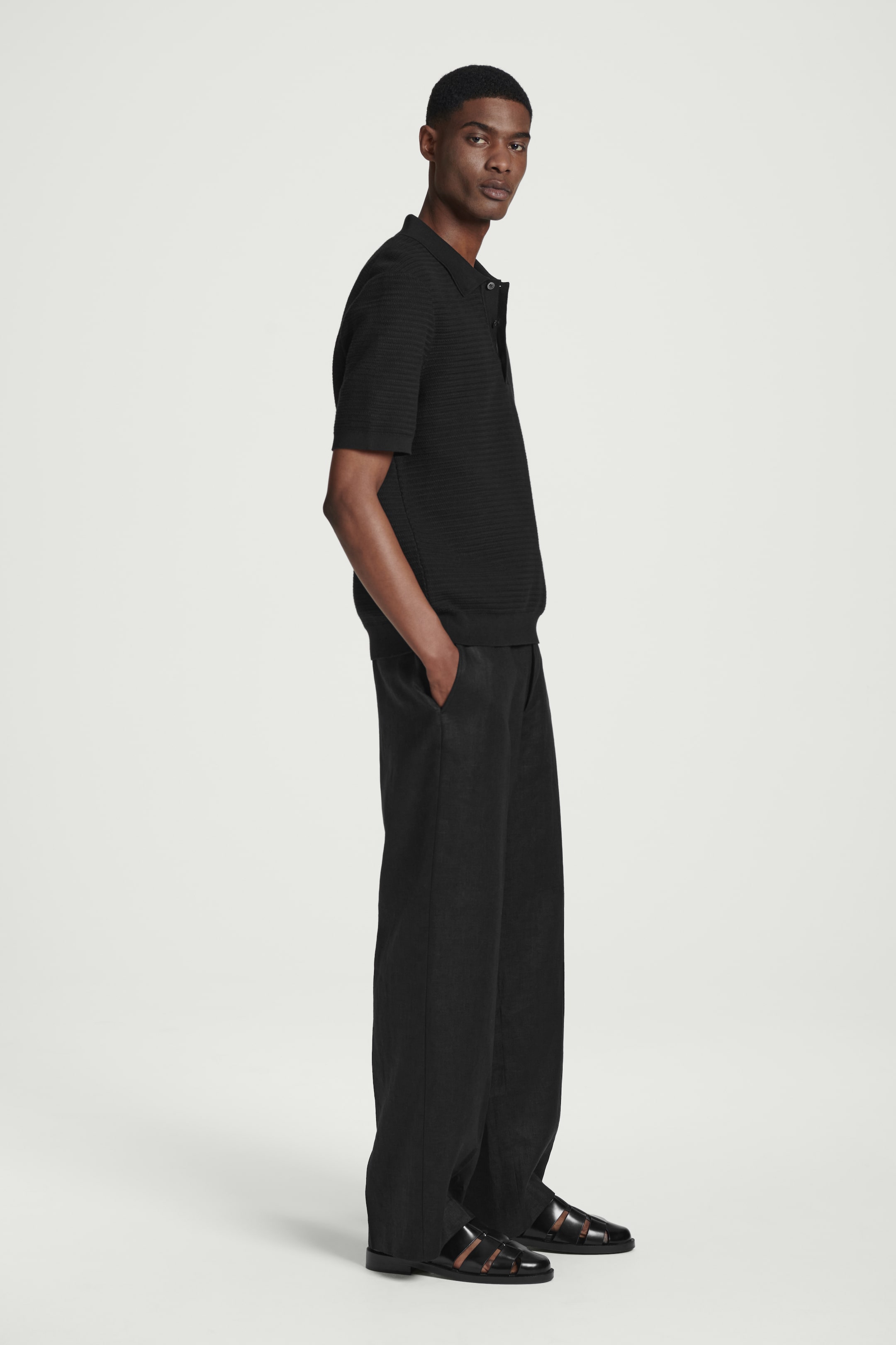 Visualizza immagine più grande: POLO IN MAGLIA DI COTONE TESTURIZZATA - NERO - UOMO | H&M IT 4