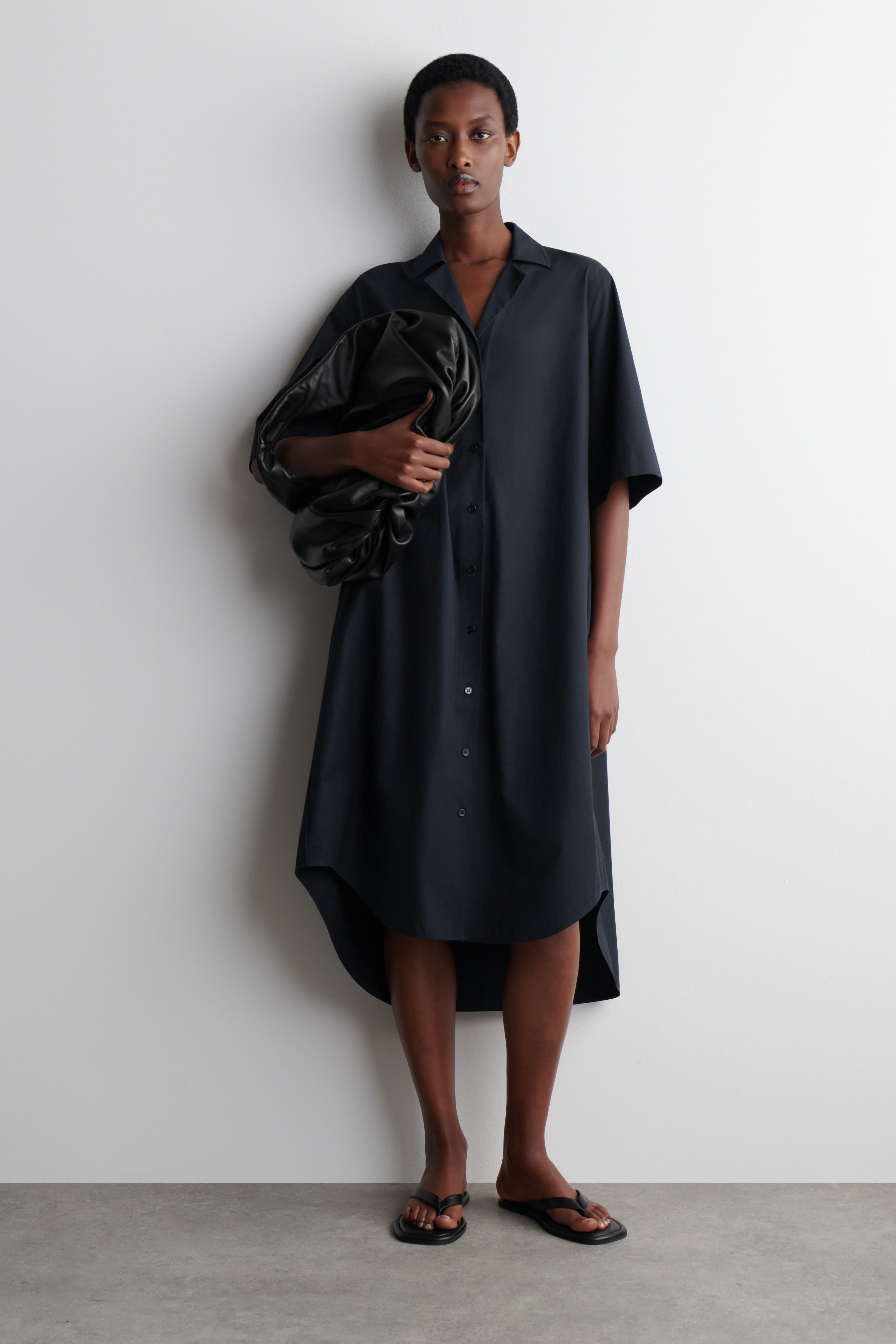 Rochie cămașă midi cu mâneci scurte și curea - BLEUMARIN/ALB