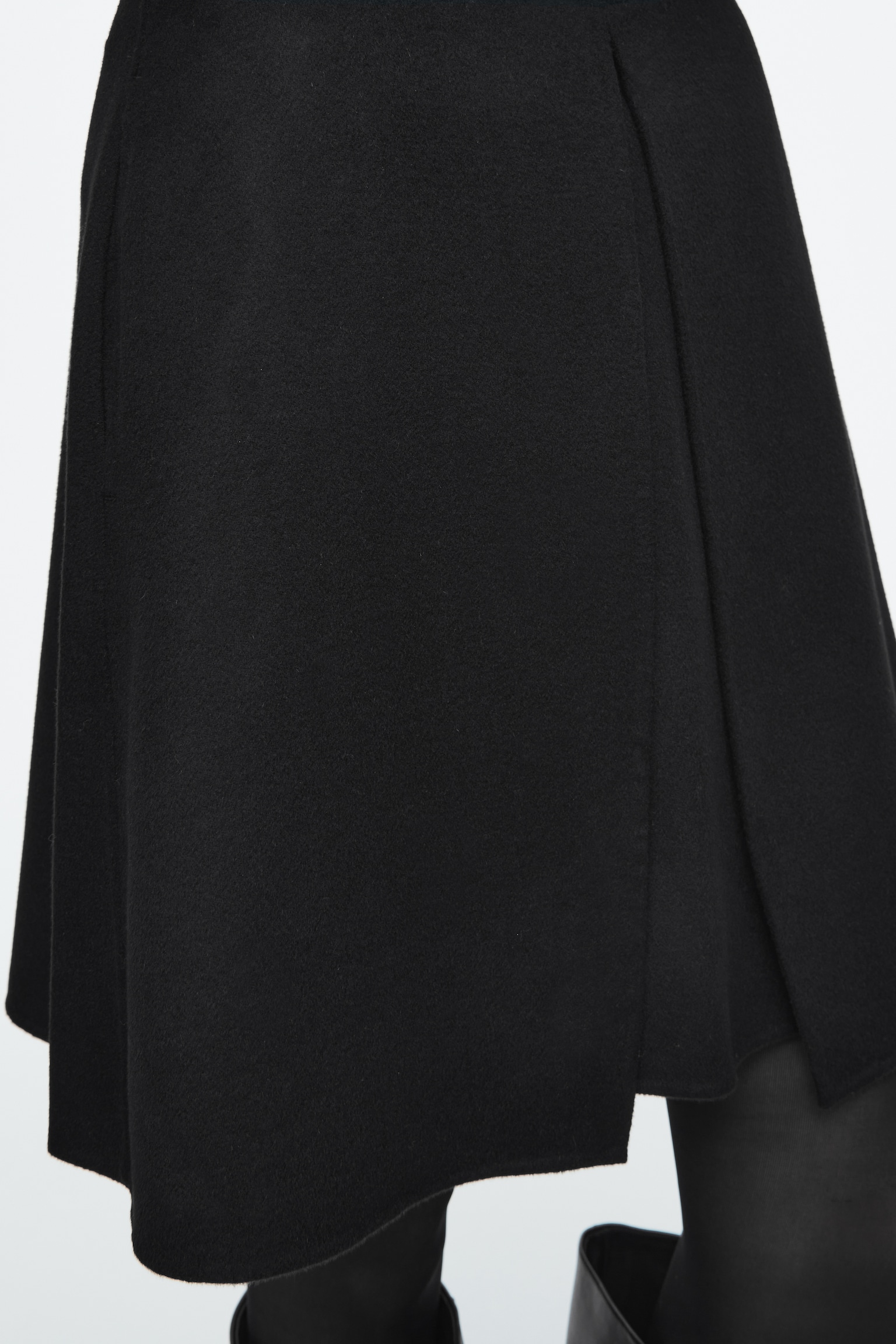 MINIFALDA LANA DOBLE FAZ CON DETALLE DE PLIEGUE - NEGRO - 4
