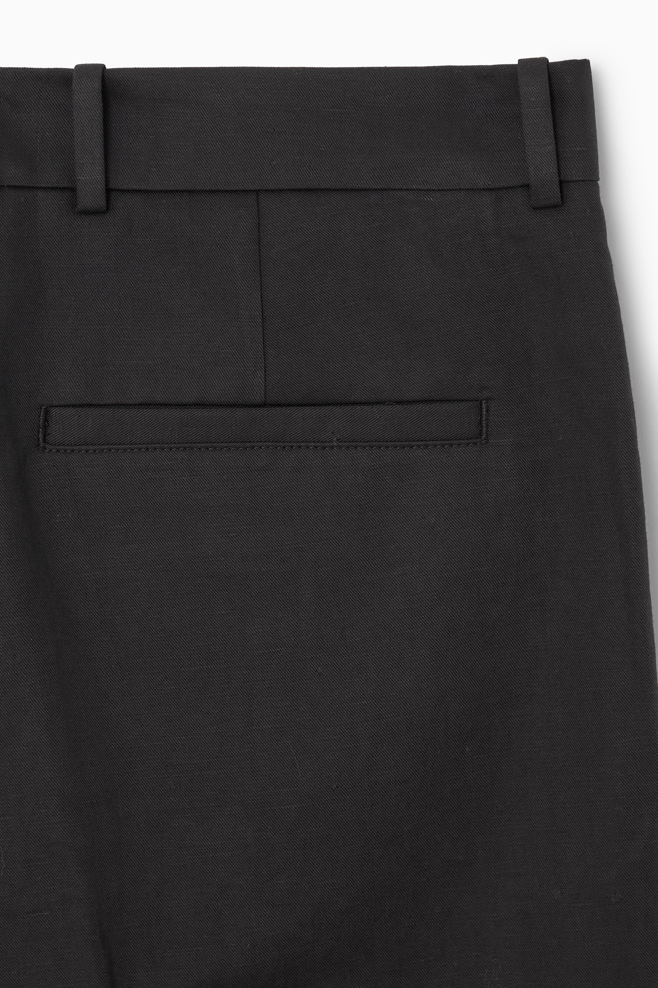 View larger image: PLEATED LINEN STRAIGHT-LEG TROUSERS - BLACK - Men | H&M GB 4