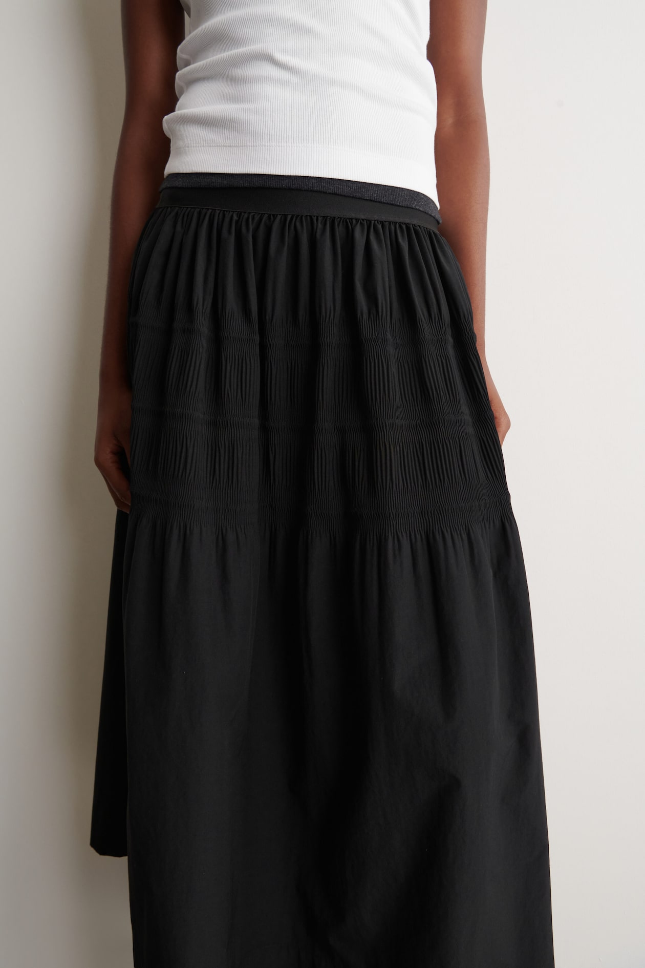 TIERED GATHERED MIDI SKIRT — BLACK