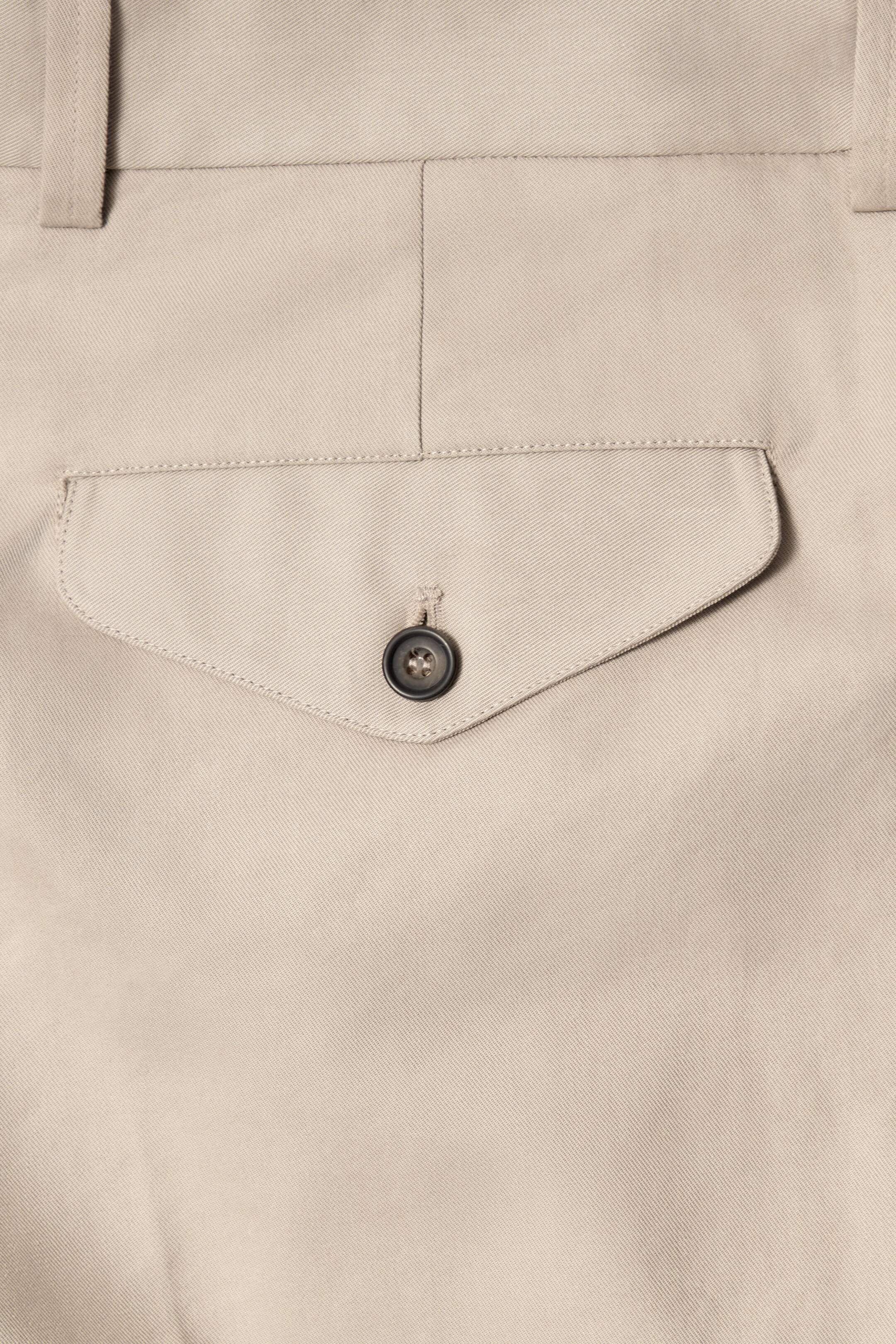 Agrandir l'image: PANTALON À PLIS FUSELÉ DÉCONTRACTÉ EN COTON - TAUPE - HOMME | H&M CH 7