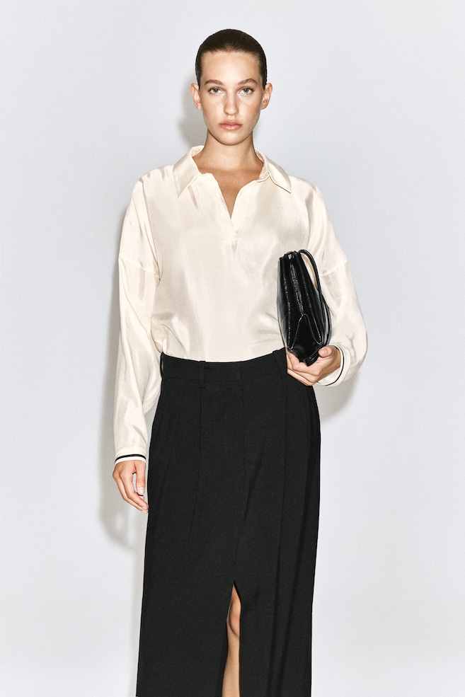 CONTRAST-TIPPED SCULPTED OPEN-COLLAR SHIRT — IVORY