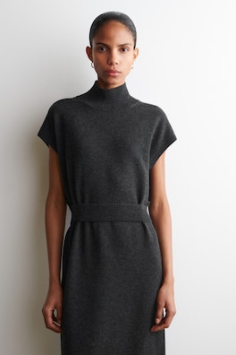 BELT-DETAIL MERINO WOOL MOCK-NECK DRESS — DARK-GRAY MÉLANGE 4