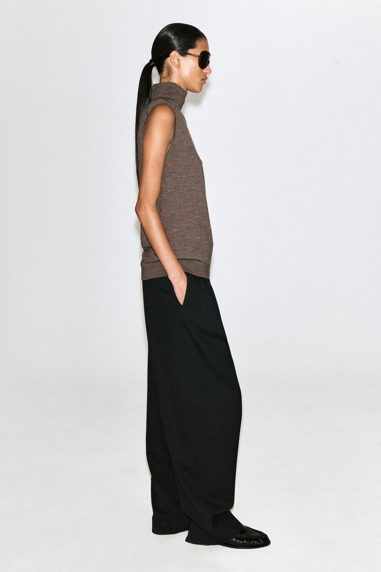 MERINO WOOL FUNNEL-NECK VEST — BEIGE MÉLANGE