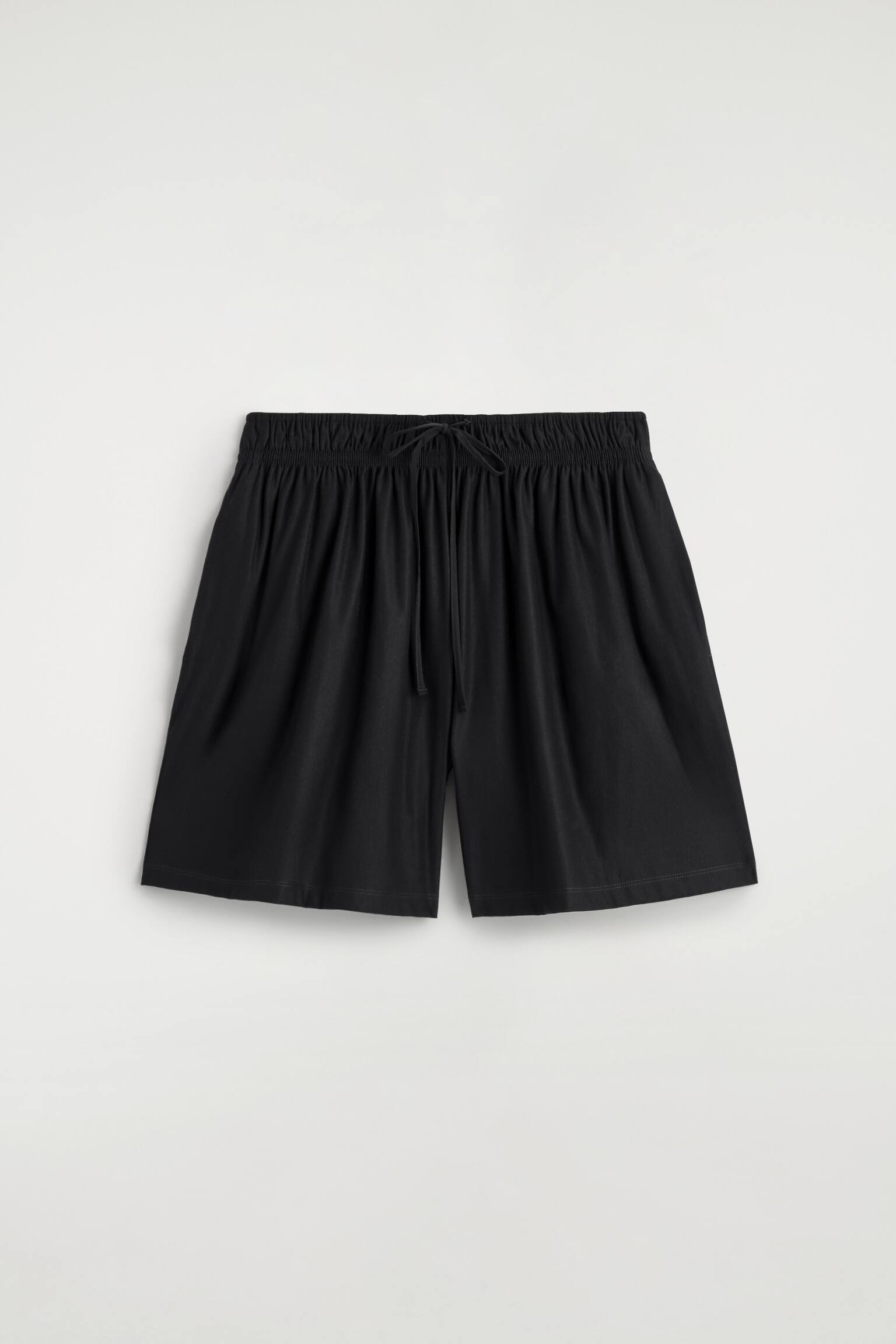 RUCHED-WAIST SHORTS - שחור - 1