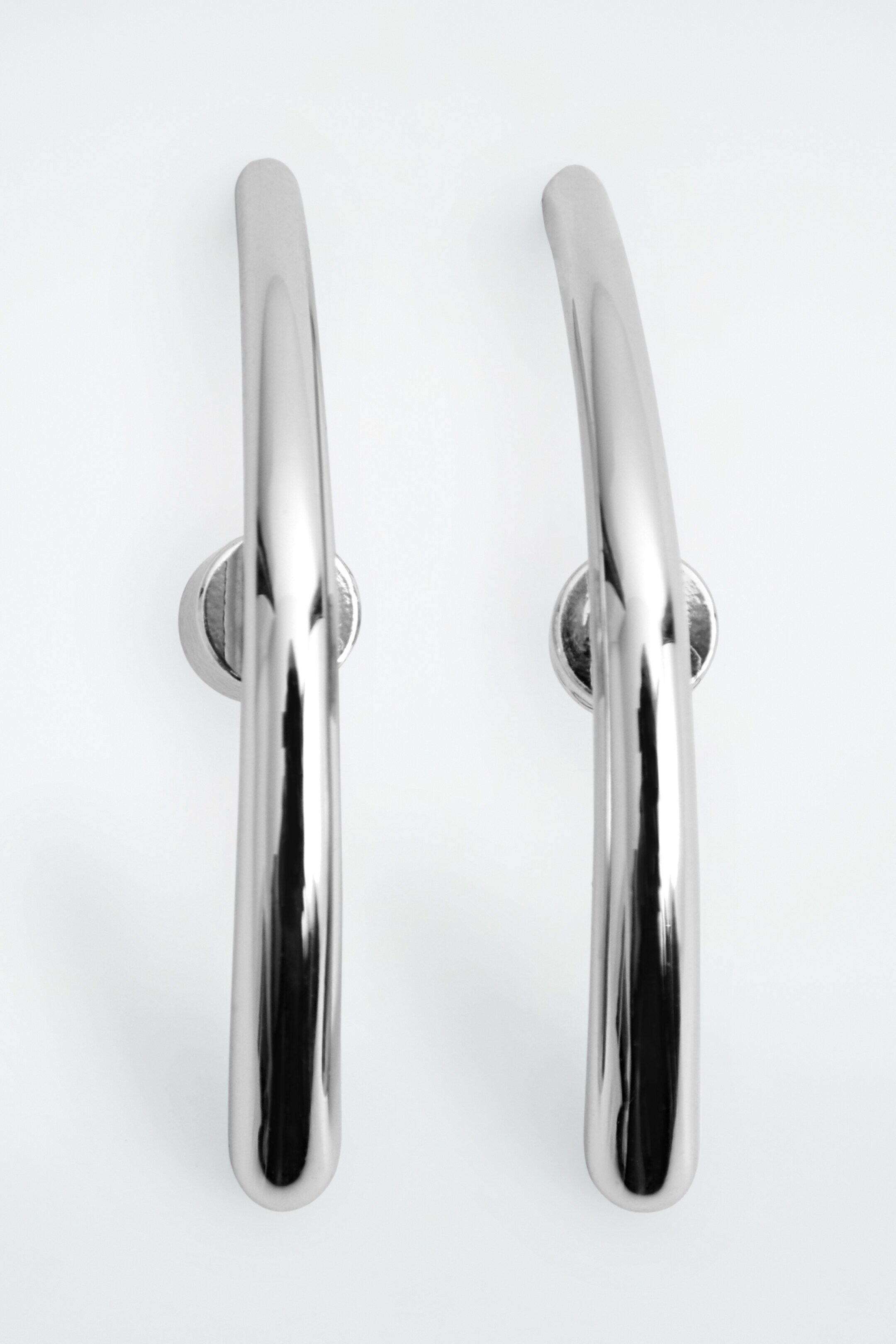 Grotere afbeelding bekijken: GEKROMDE STUD OORBELLEN - ZILVER - DAMES | H&M NL 4