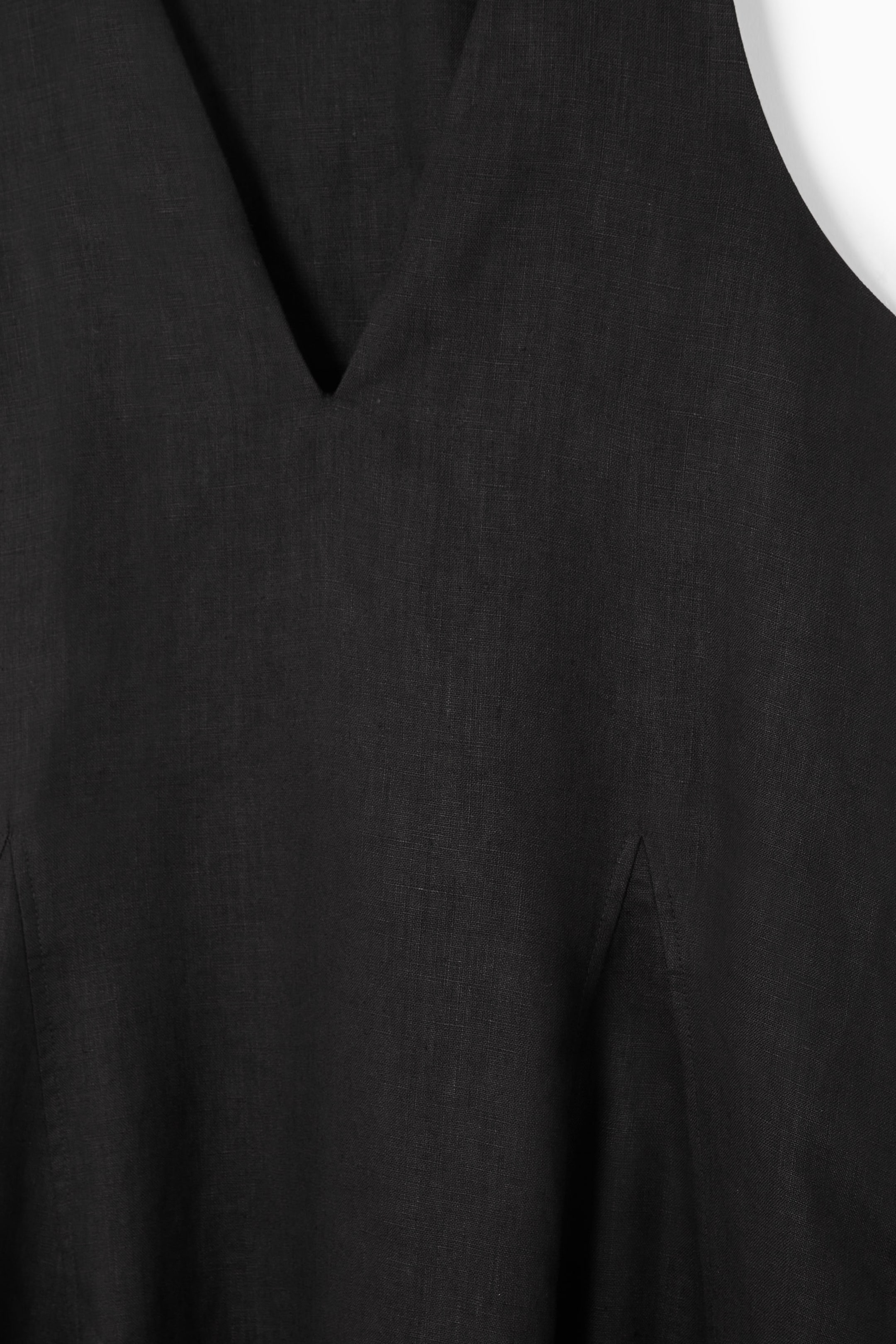 VOLUMINOUS V-NECK MAXI DRESS