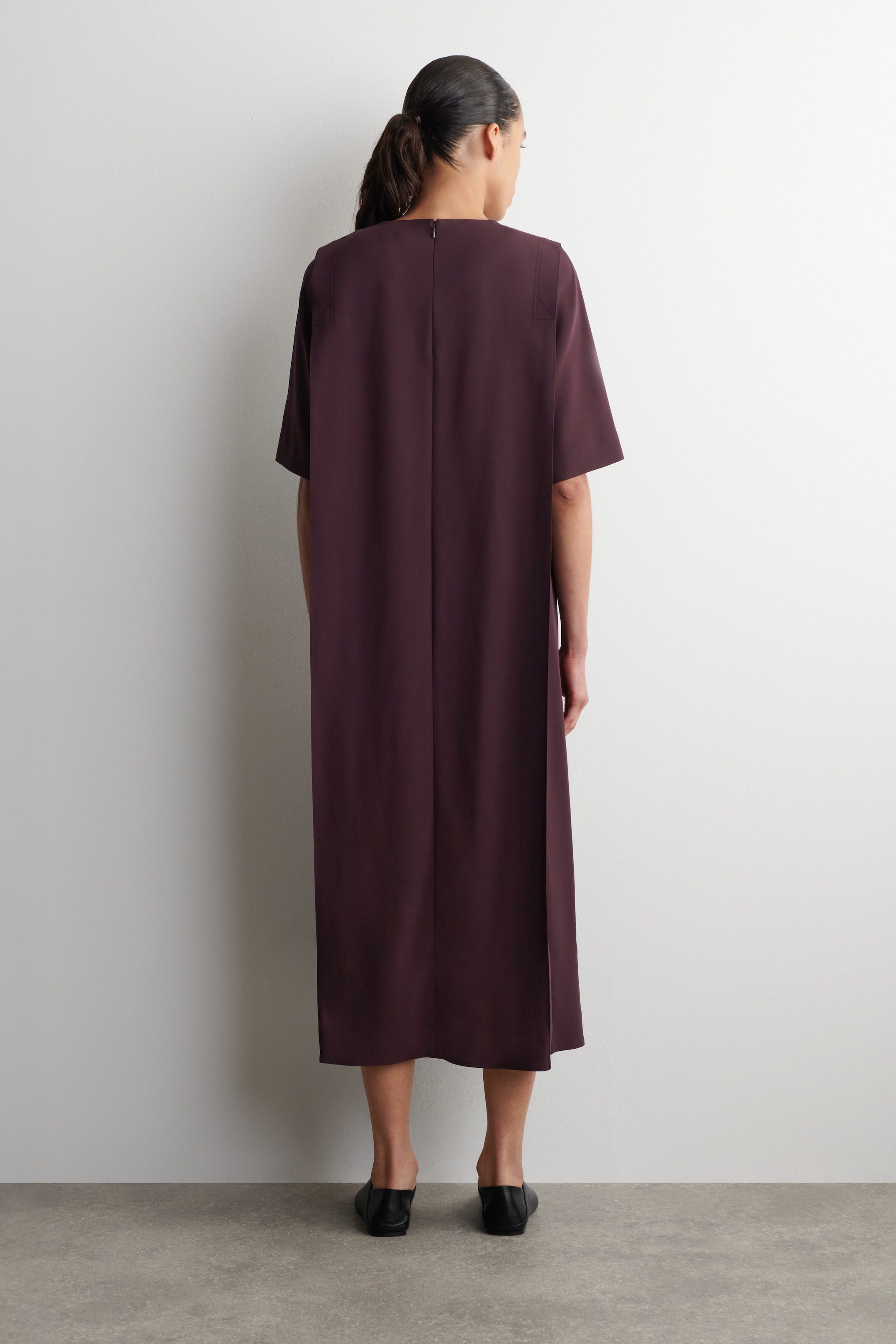 RAK MIDIKLÄNNING I LAGERDESIGN