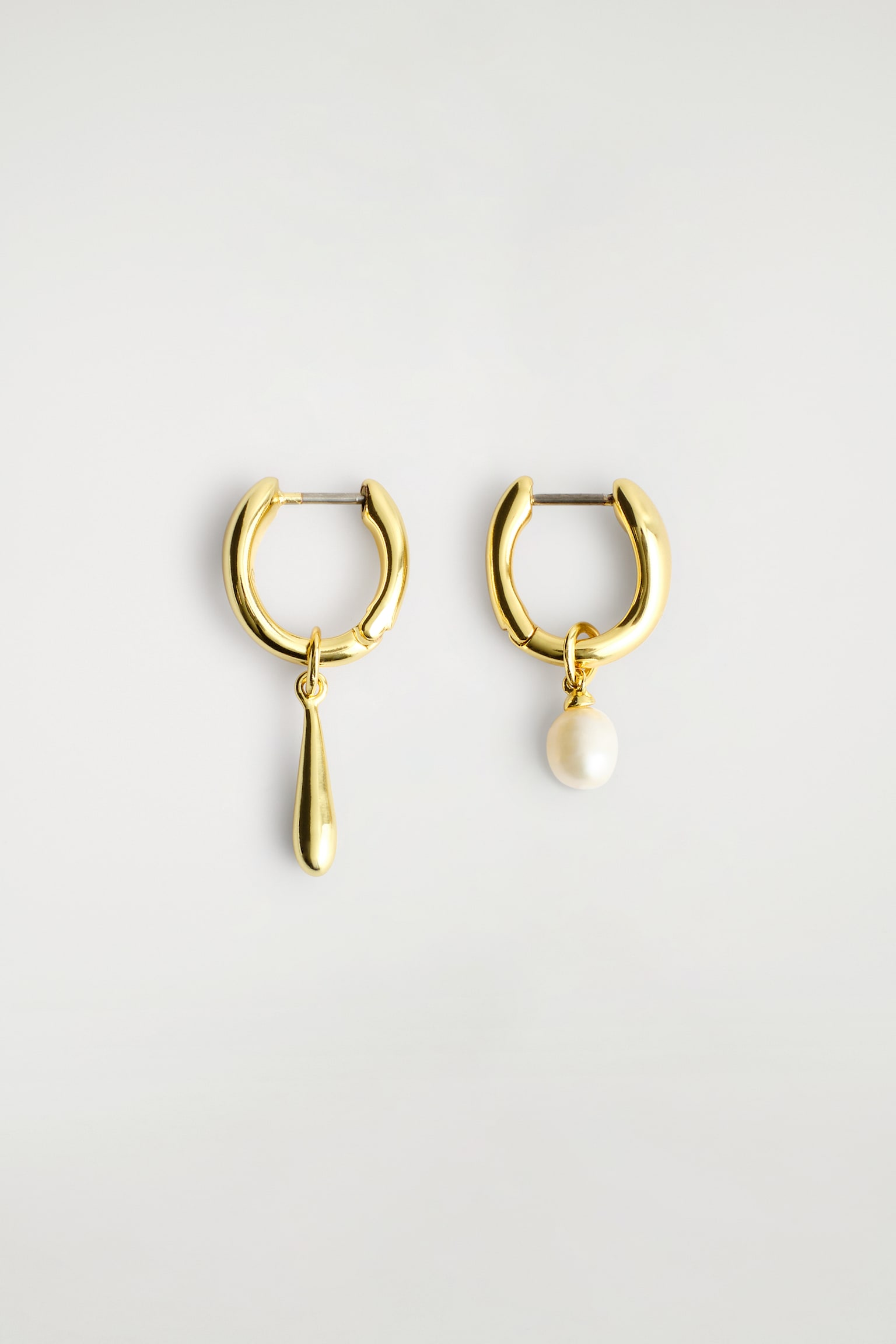 ORECCHINI A CERCHIO SPAIATI CON PENDENTE IN PERLA - ORO - 1