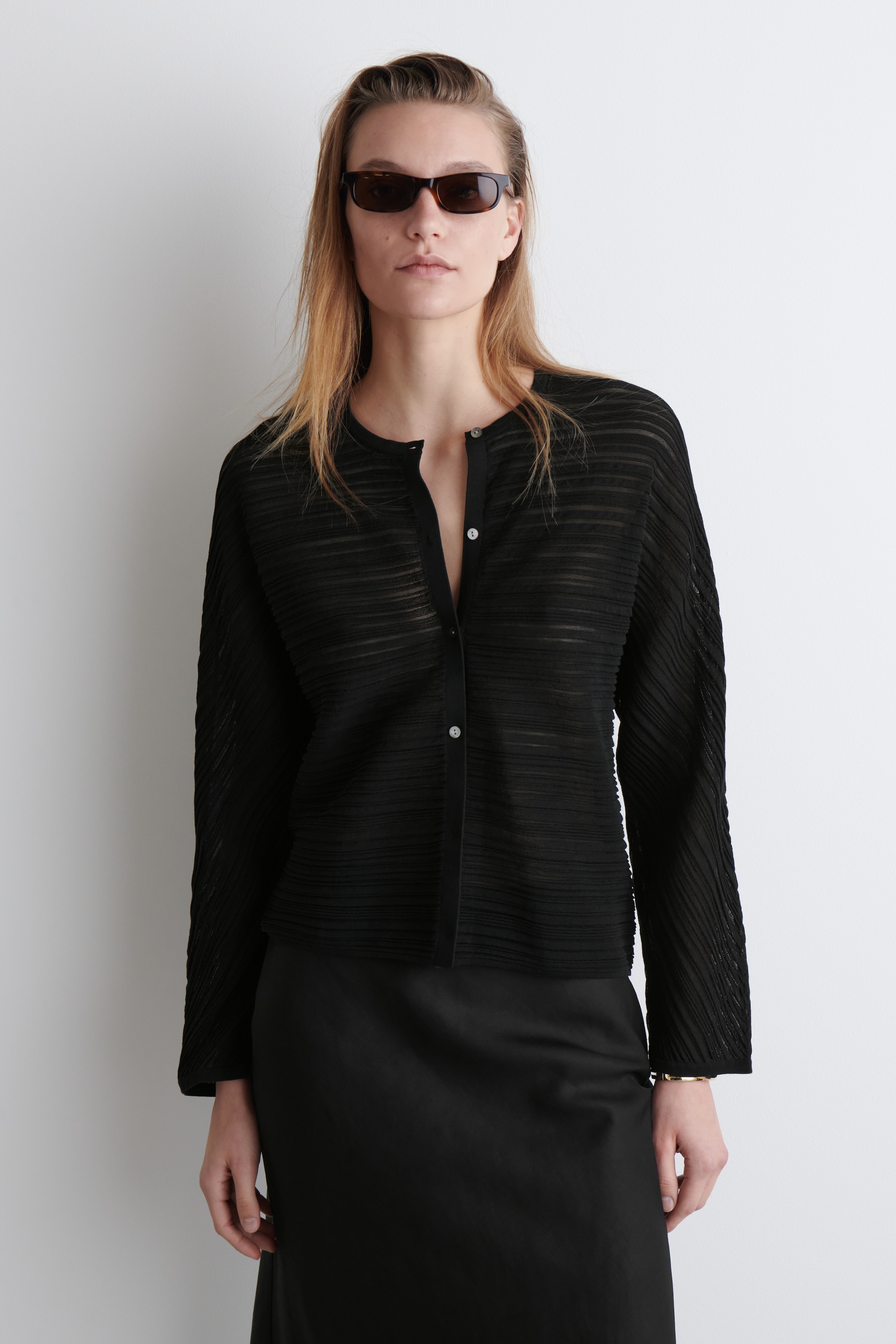Zobrazit větší obrázek: SKLÁDANÝ PLETENÝ CARDIGAN - ČERNÁ - ŽENY | H&M CZ 1