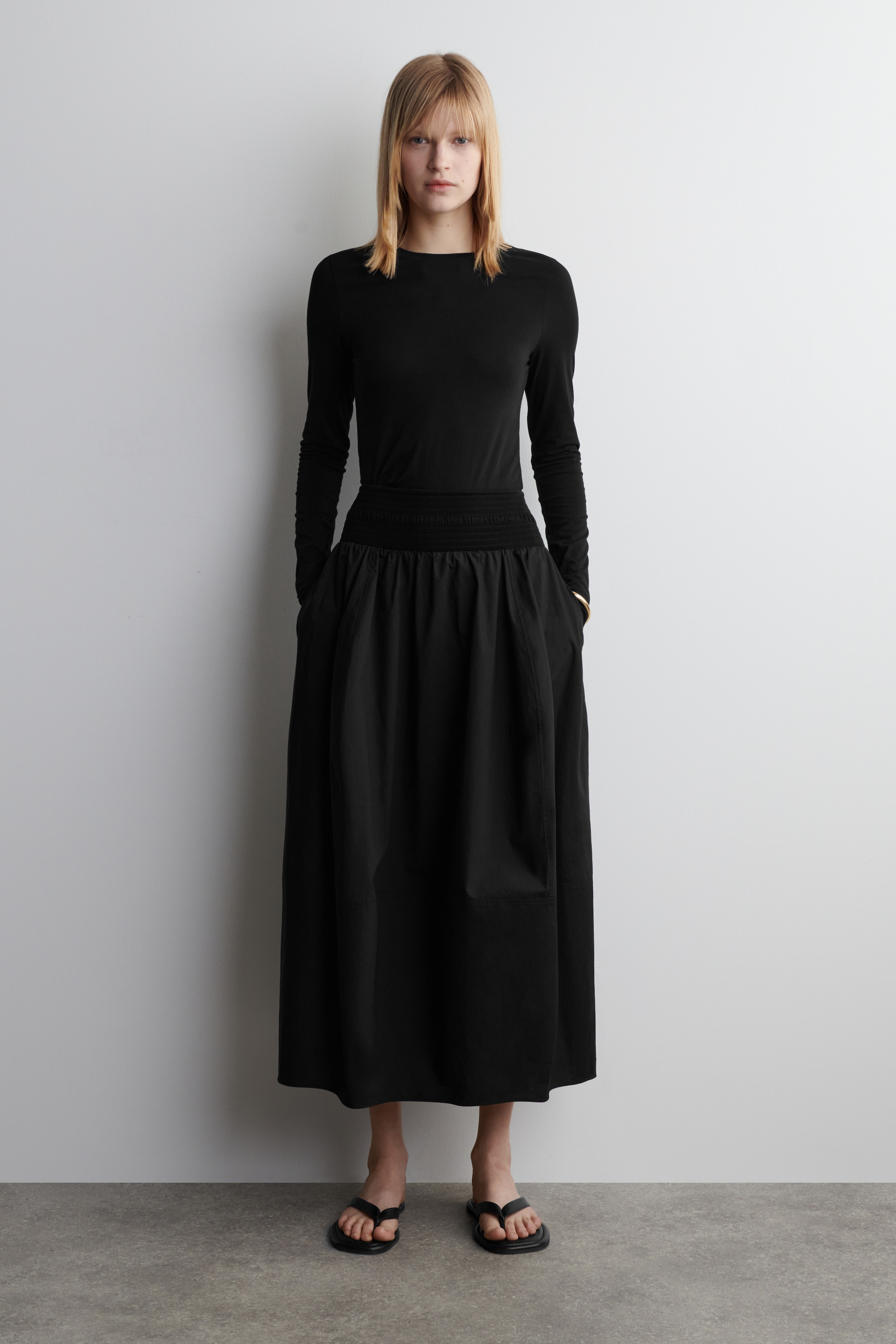 Grösseres Bild ansehen: SCHMALES LEICHTES LANGARMSHIRT - SCHWARZ - DAMEN | H&M CH 2