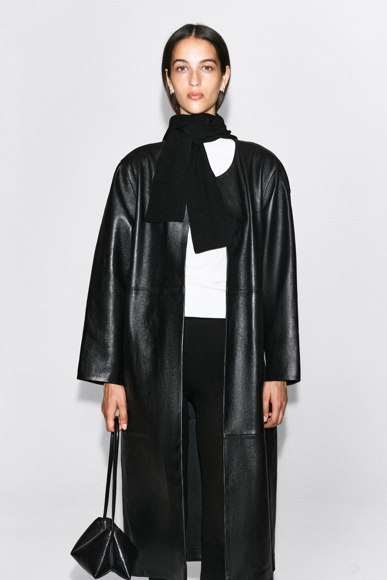 MERINO WOOL HOODED SCARF — BLACK