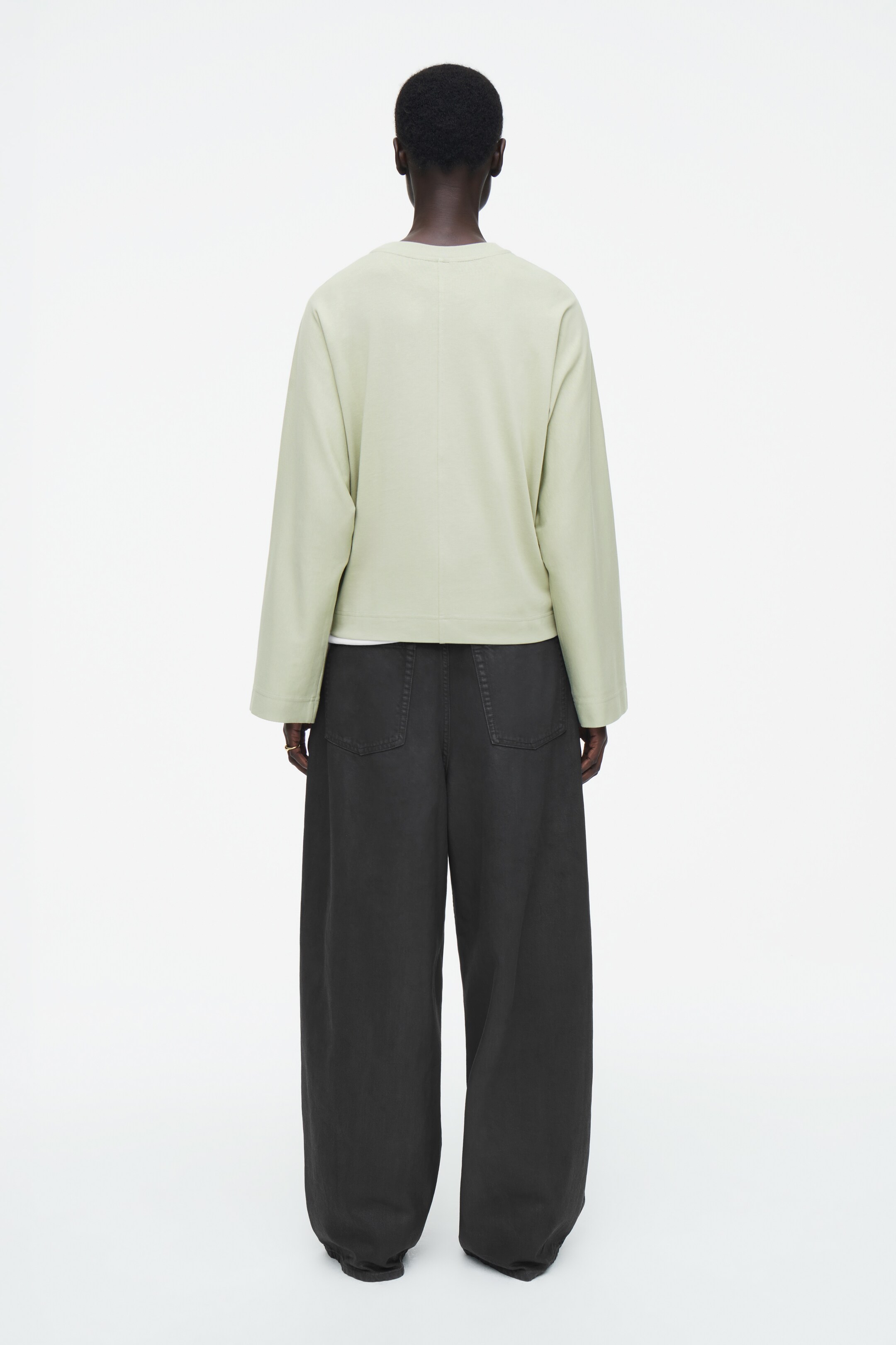 Ver imagem maior: T-SHIRT CAIXA DE MANGAS COMPRIDAS - VERDE SÁLVIA - SENHORA | H&M PT 6