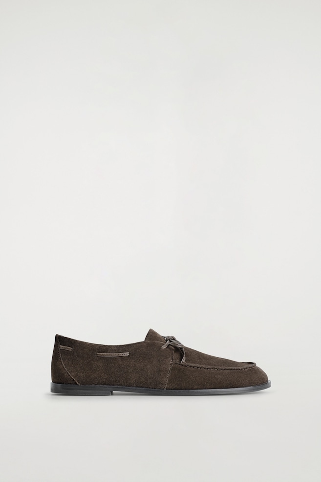SUEDE DECK SHOES — DARK BROWN